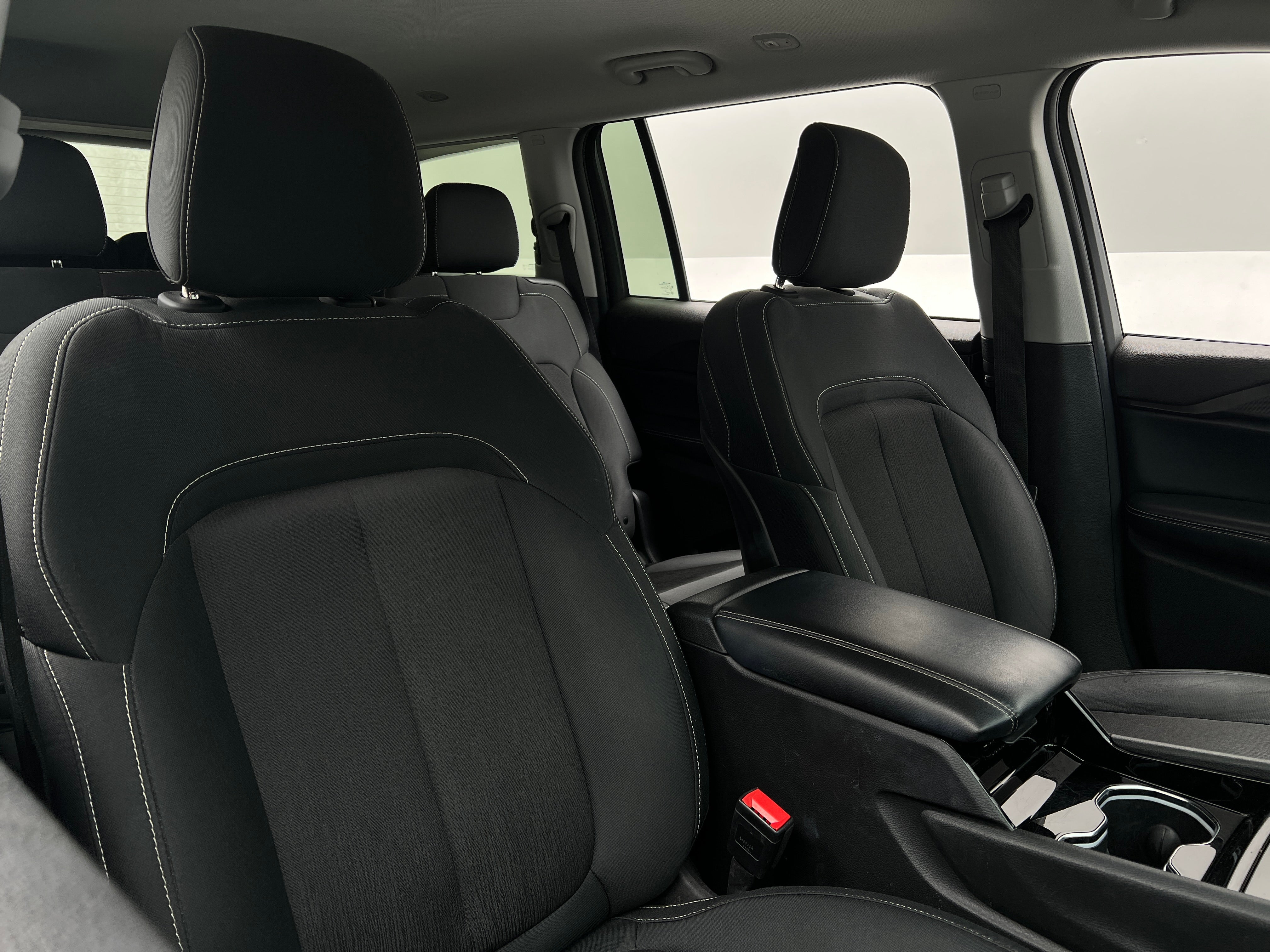 2023 Jeep Grand Cherokee L Laredo 2