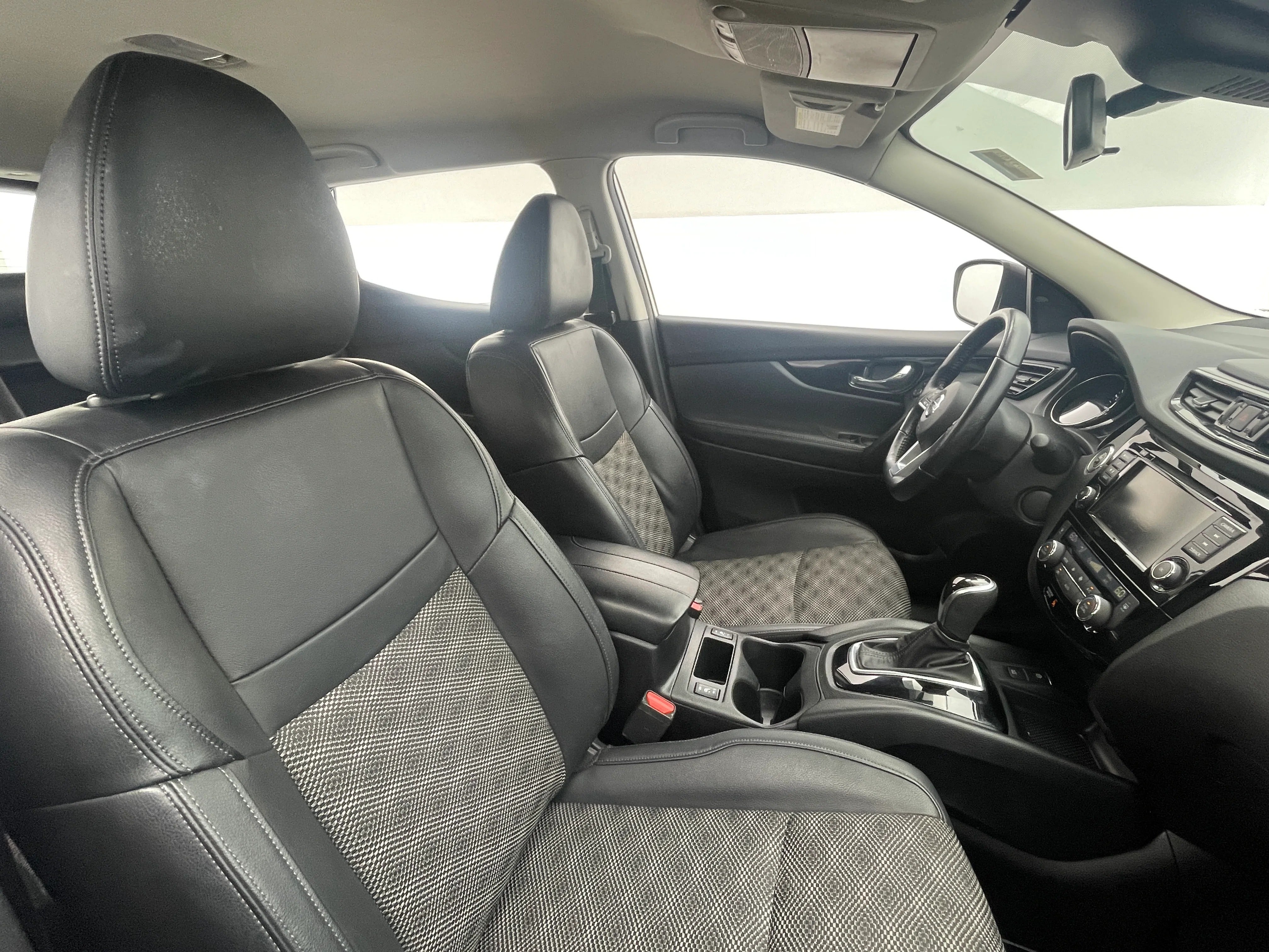 2022 Nissan Rogue Sport SV 2