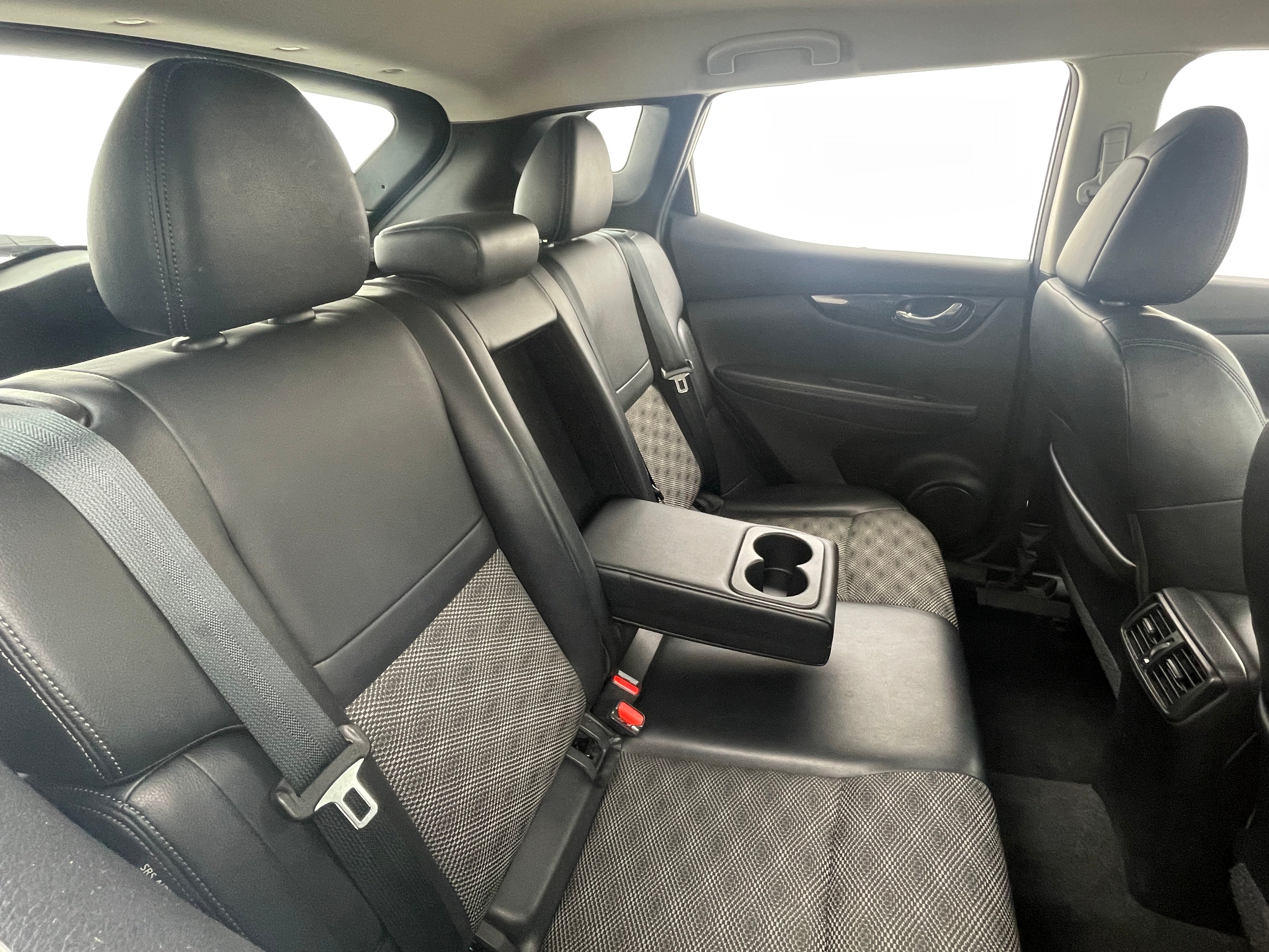 2022 Nissan Rogue Sport SV 6