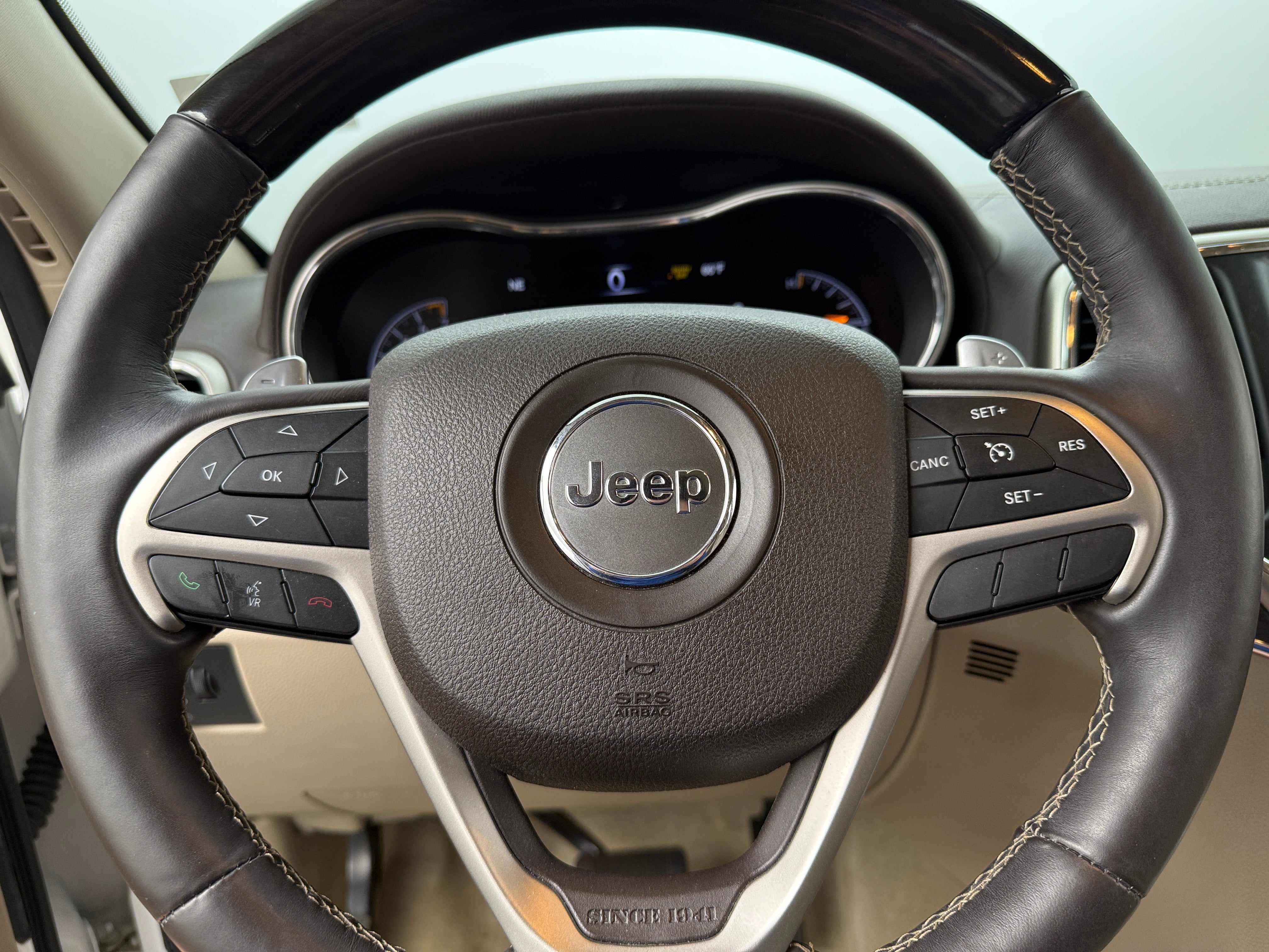 2017 Jeep Grand Cherokee Overland 5