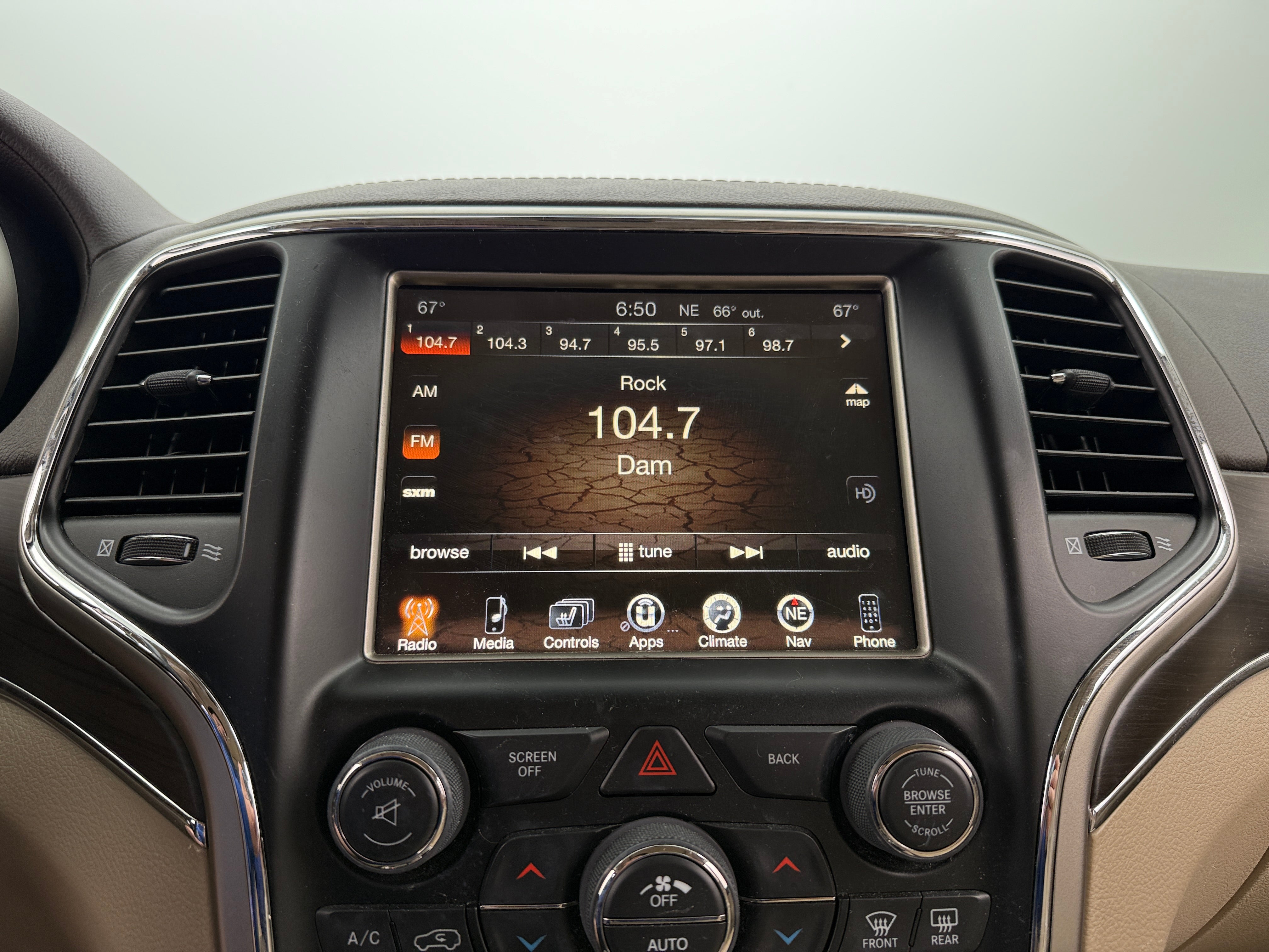 2017 Jeep Grand Cherokee Overland 4