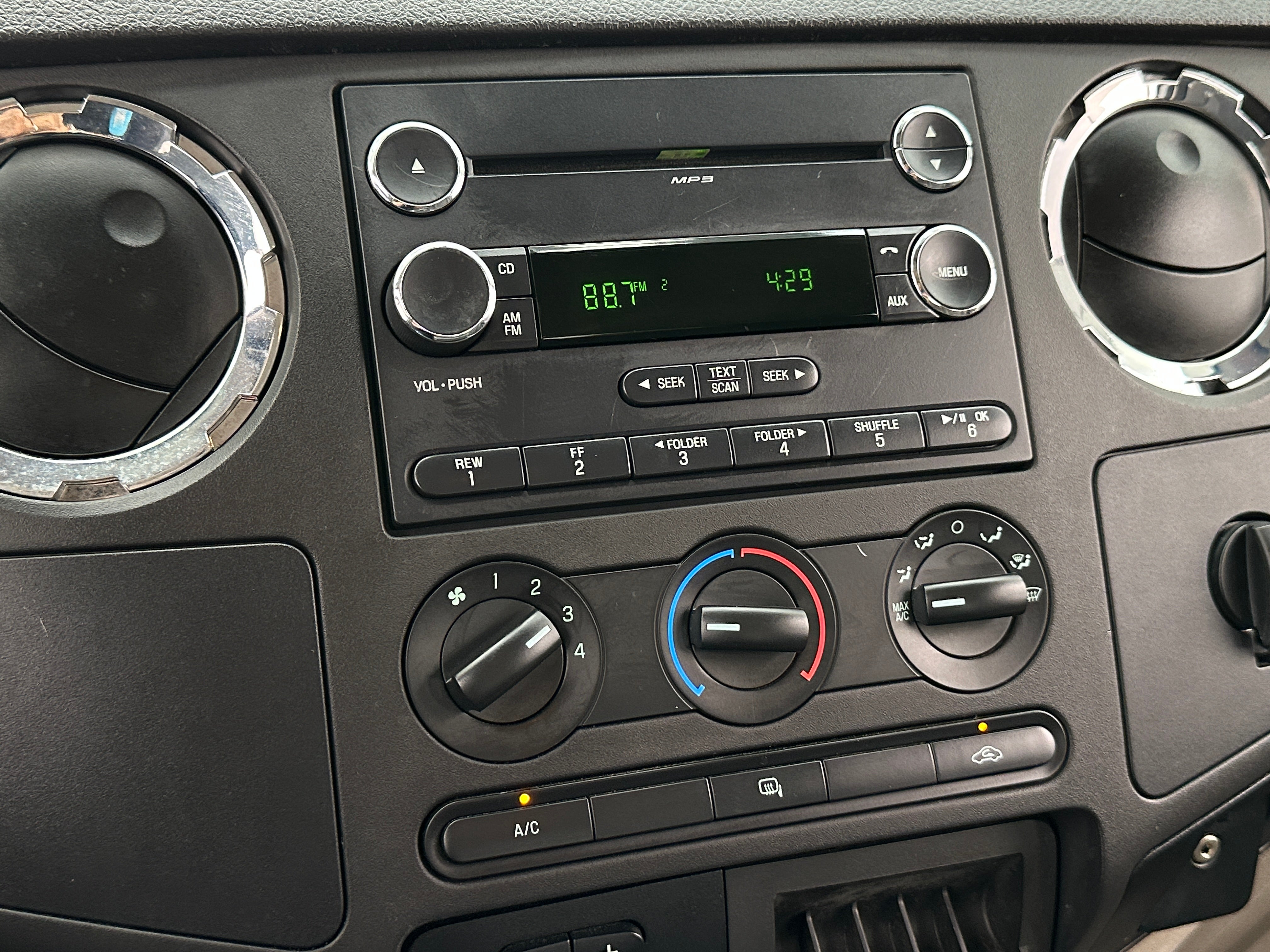 2010 Ford Econoline E-250 4