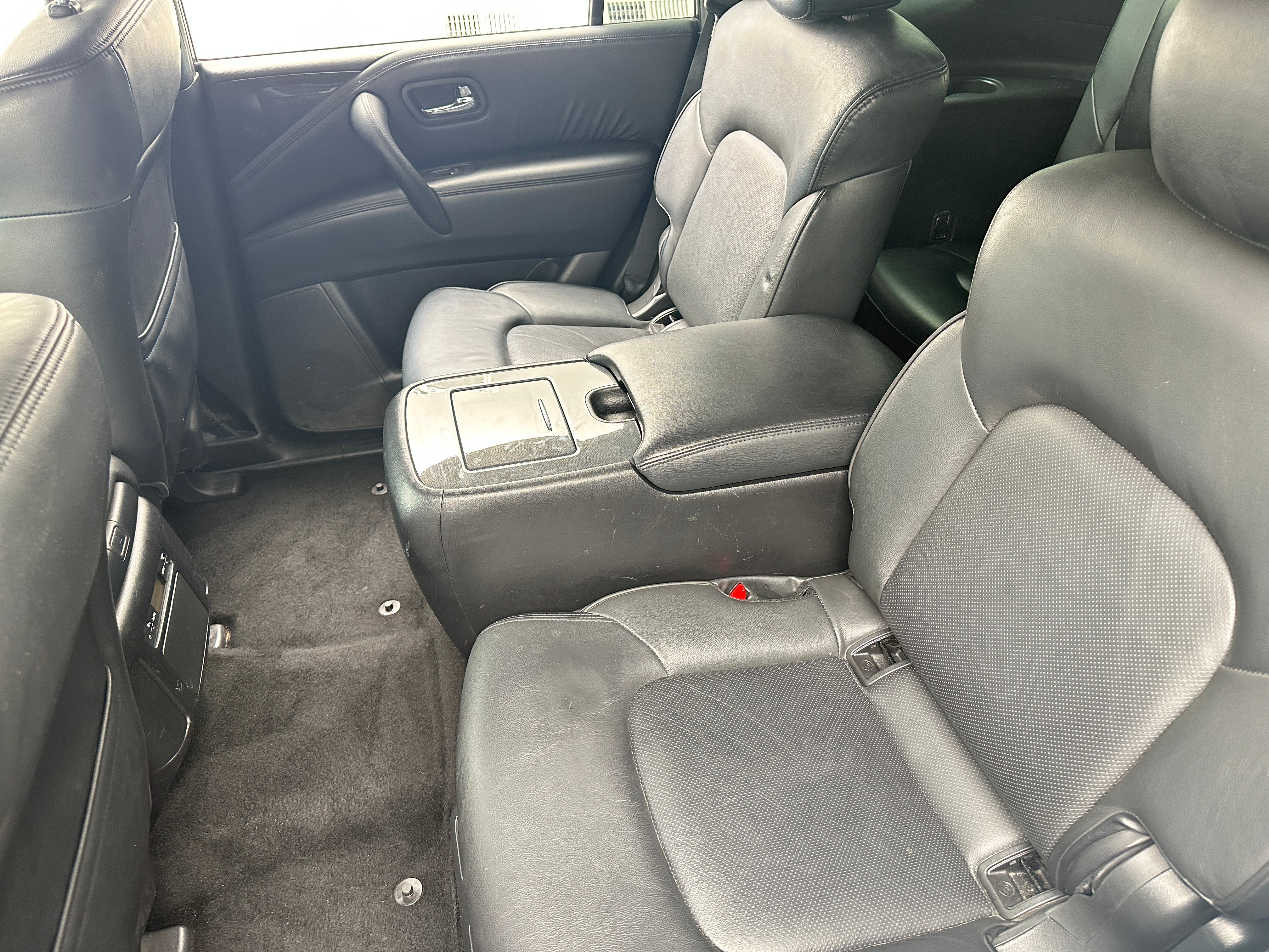 2023 Nissan Armada SL 5