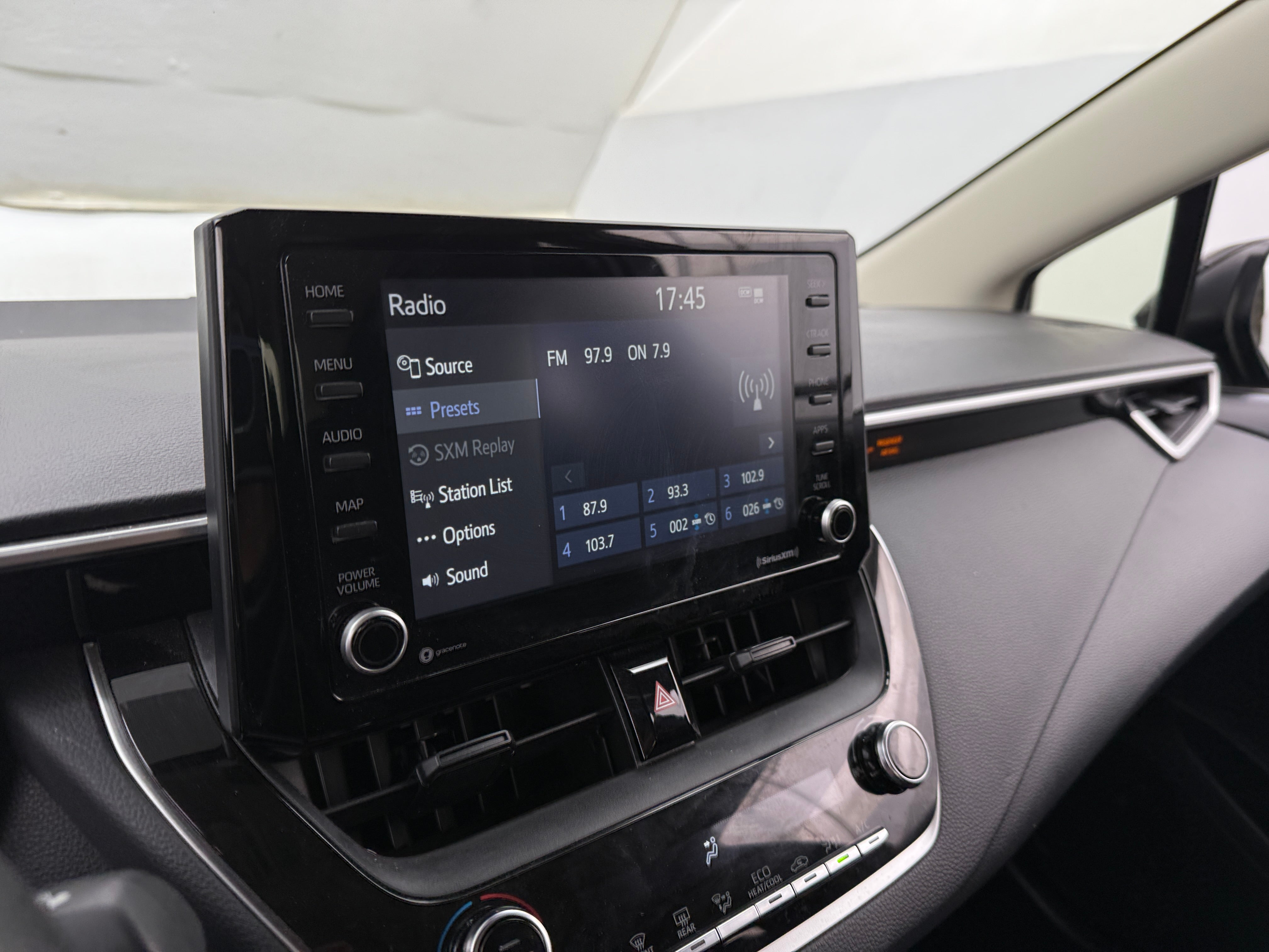 2022 Toyota Corolla LE 4