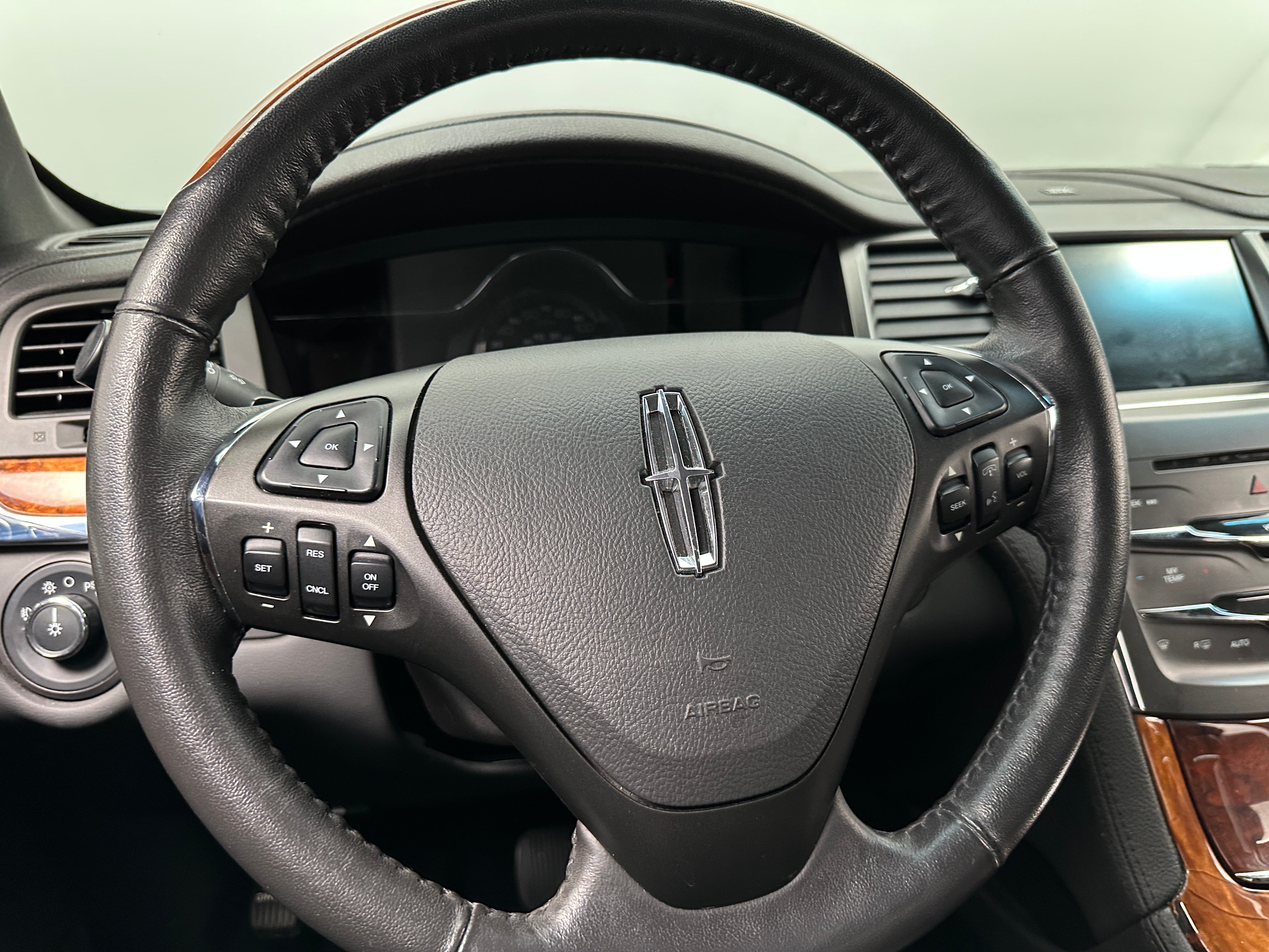 2014 Lincoln MKS  4