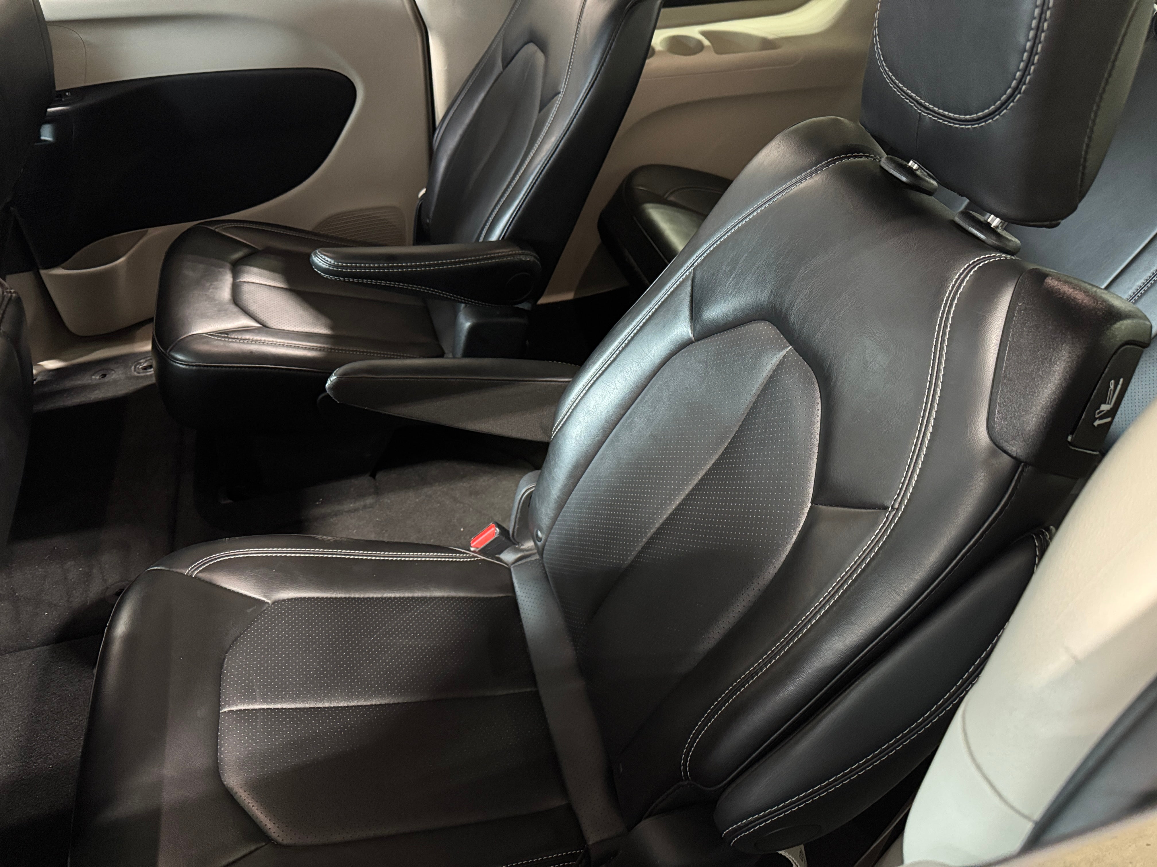 2024 Chrysler Pacifica Touring L 5