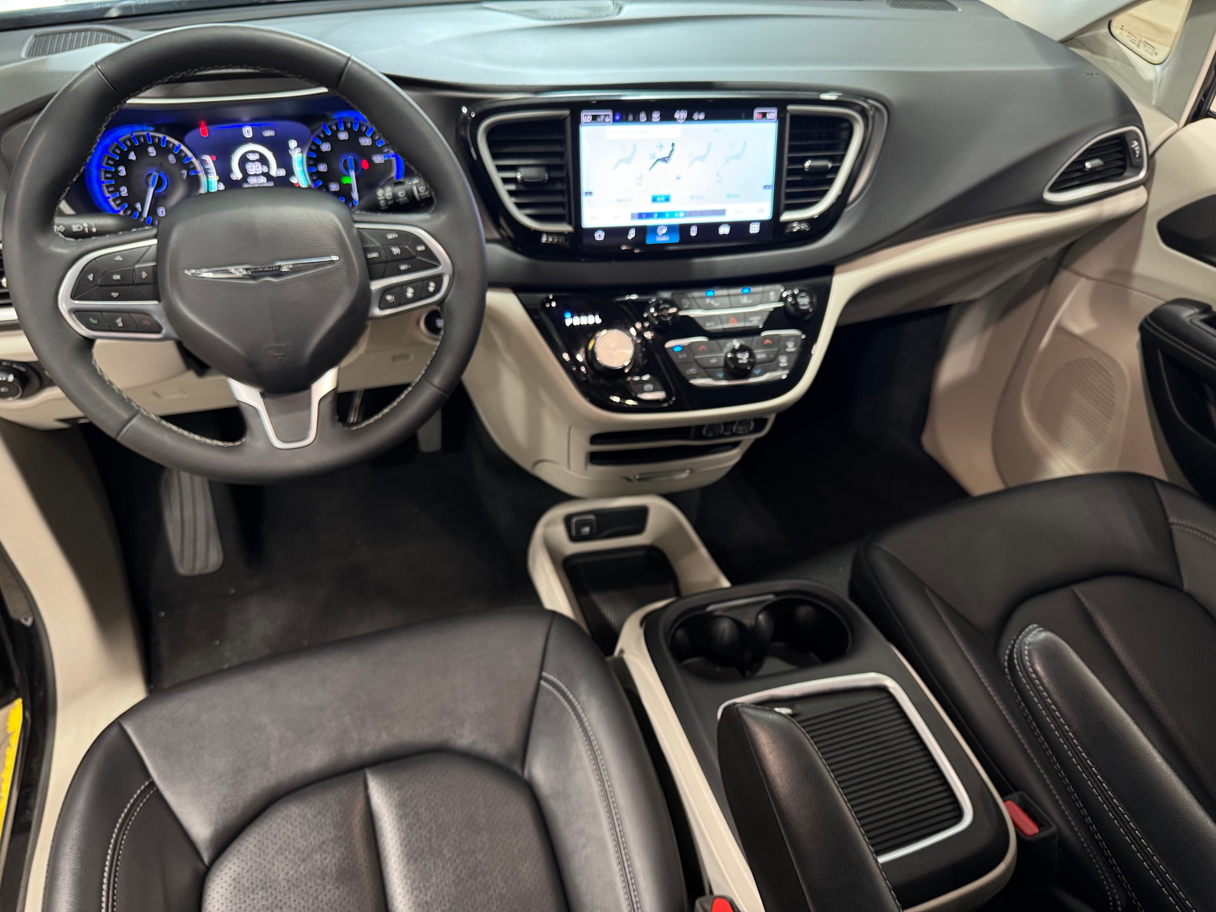 2024 Chrysler Pacifica Touring L 2