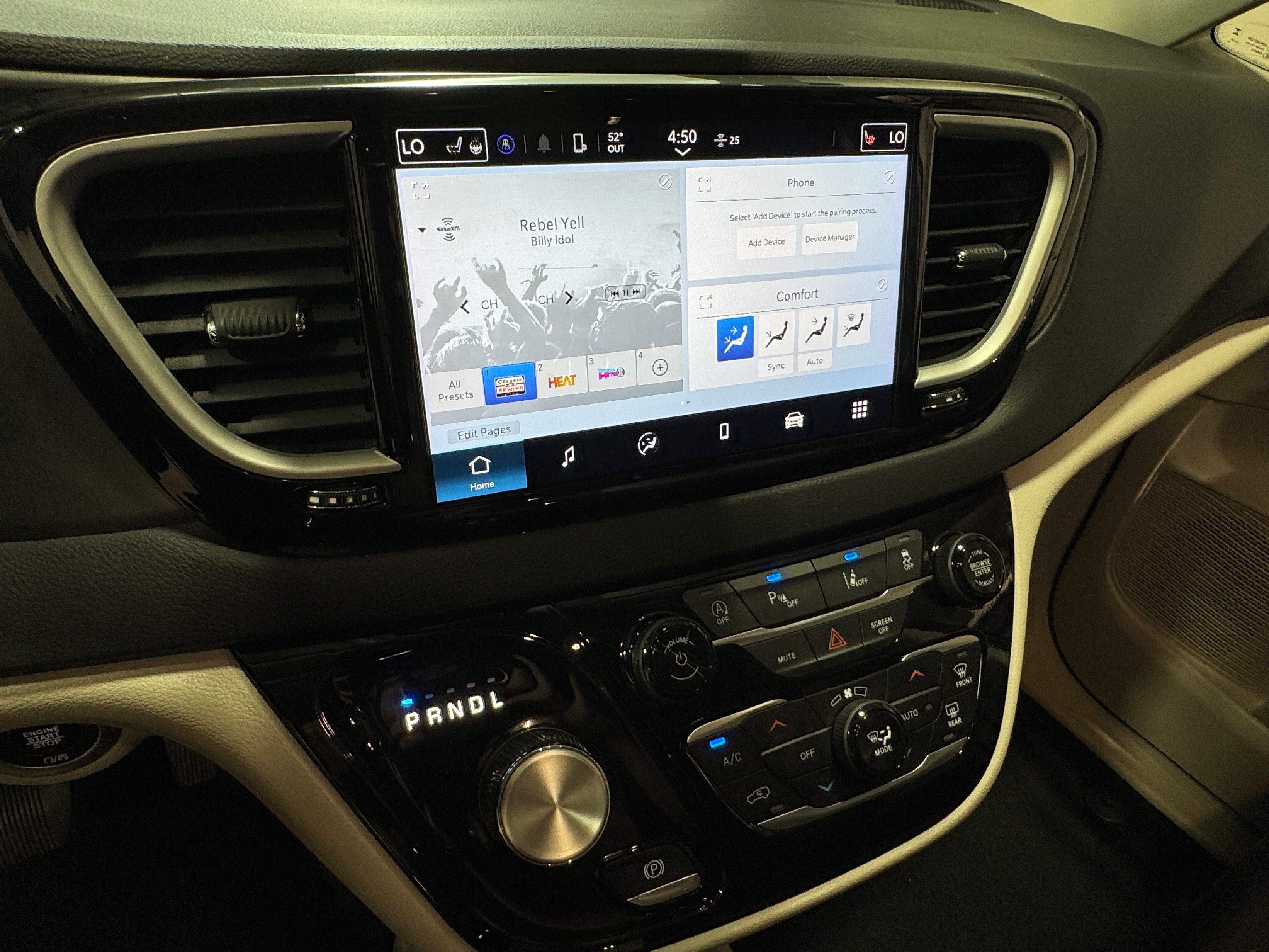 2024 Chrysler Pacifica Touring L 3