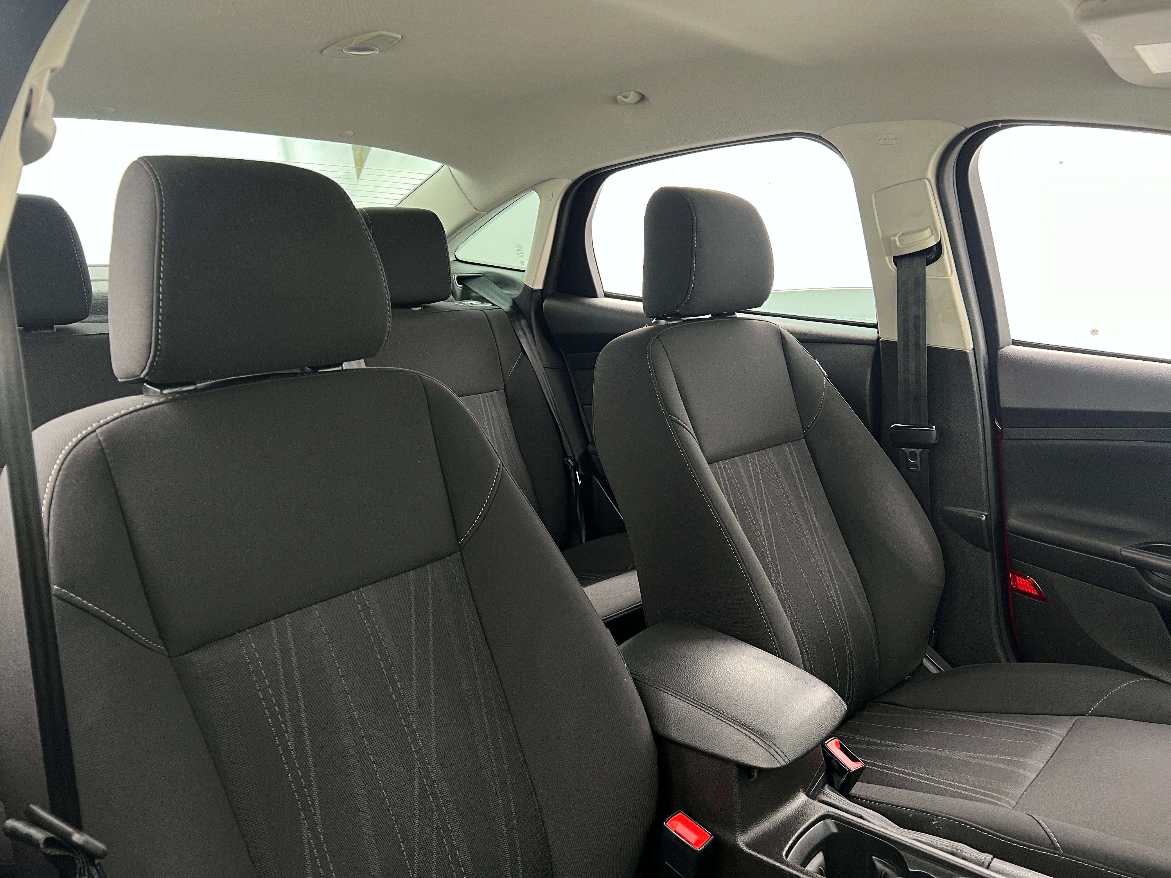 2016 Ford Focus SE 2