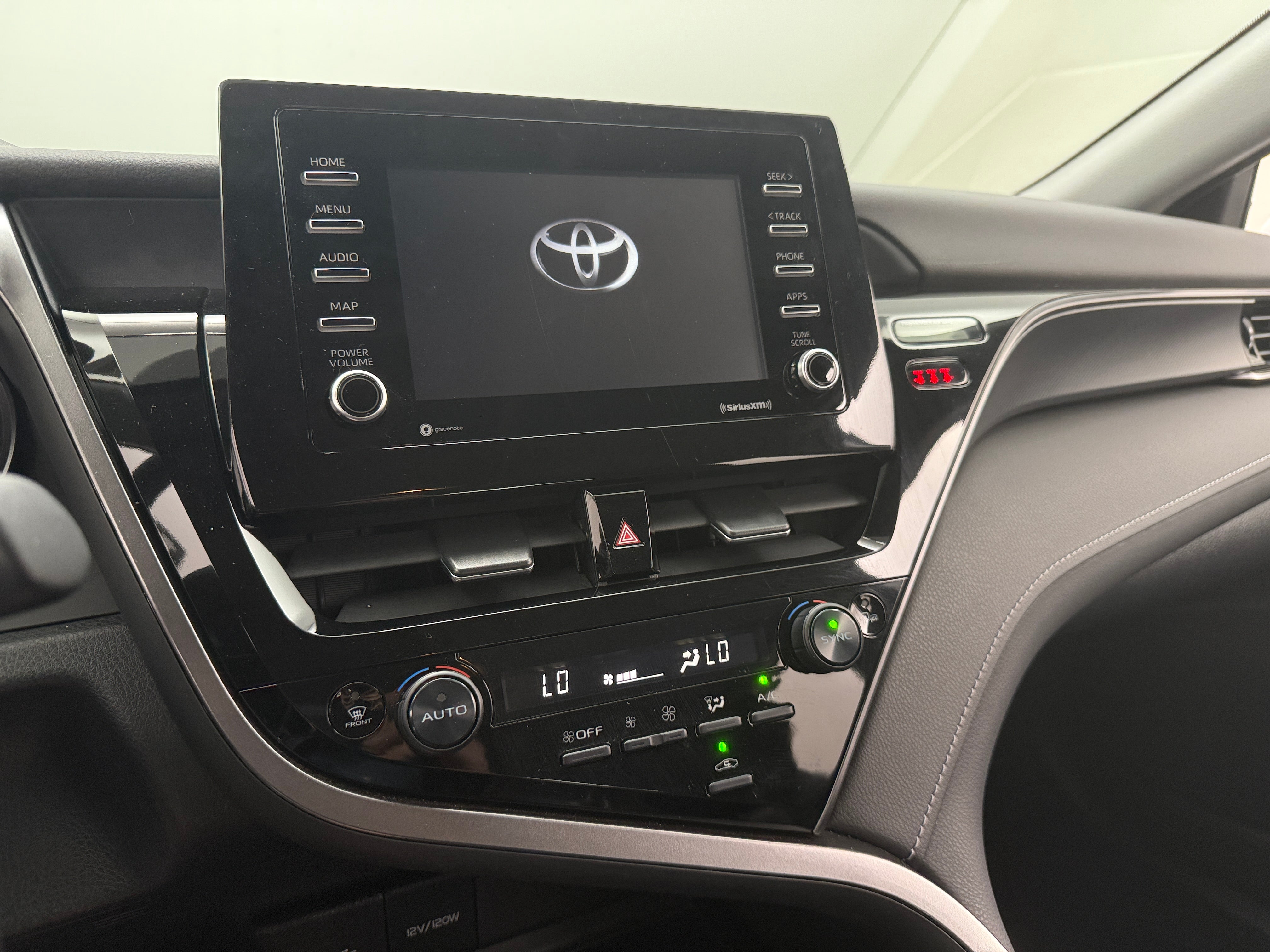 2024 Toyota Camry SE 3