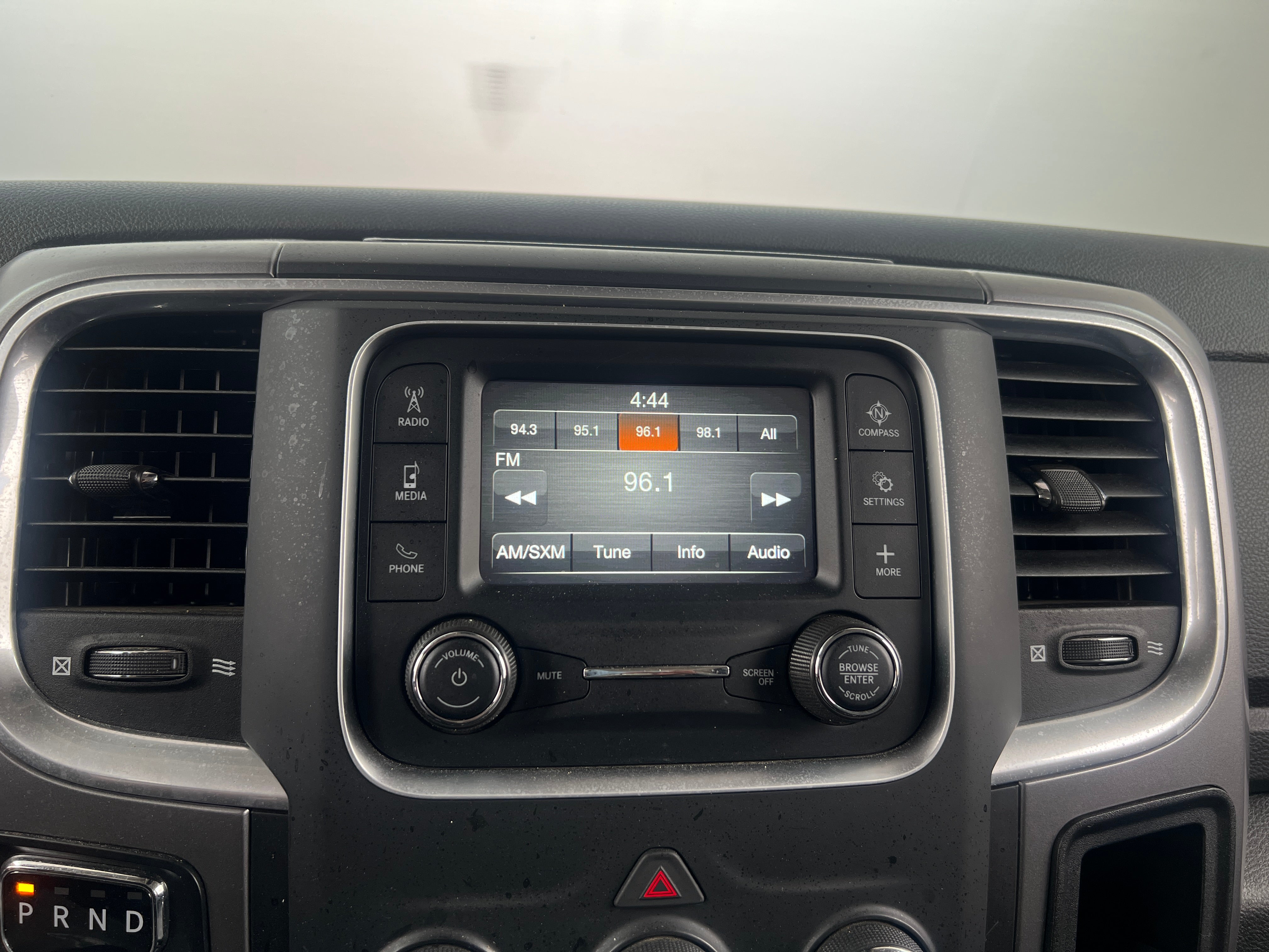 2022 RAM 1500 Classic SLT 4