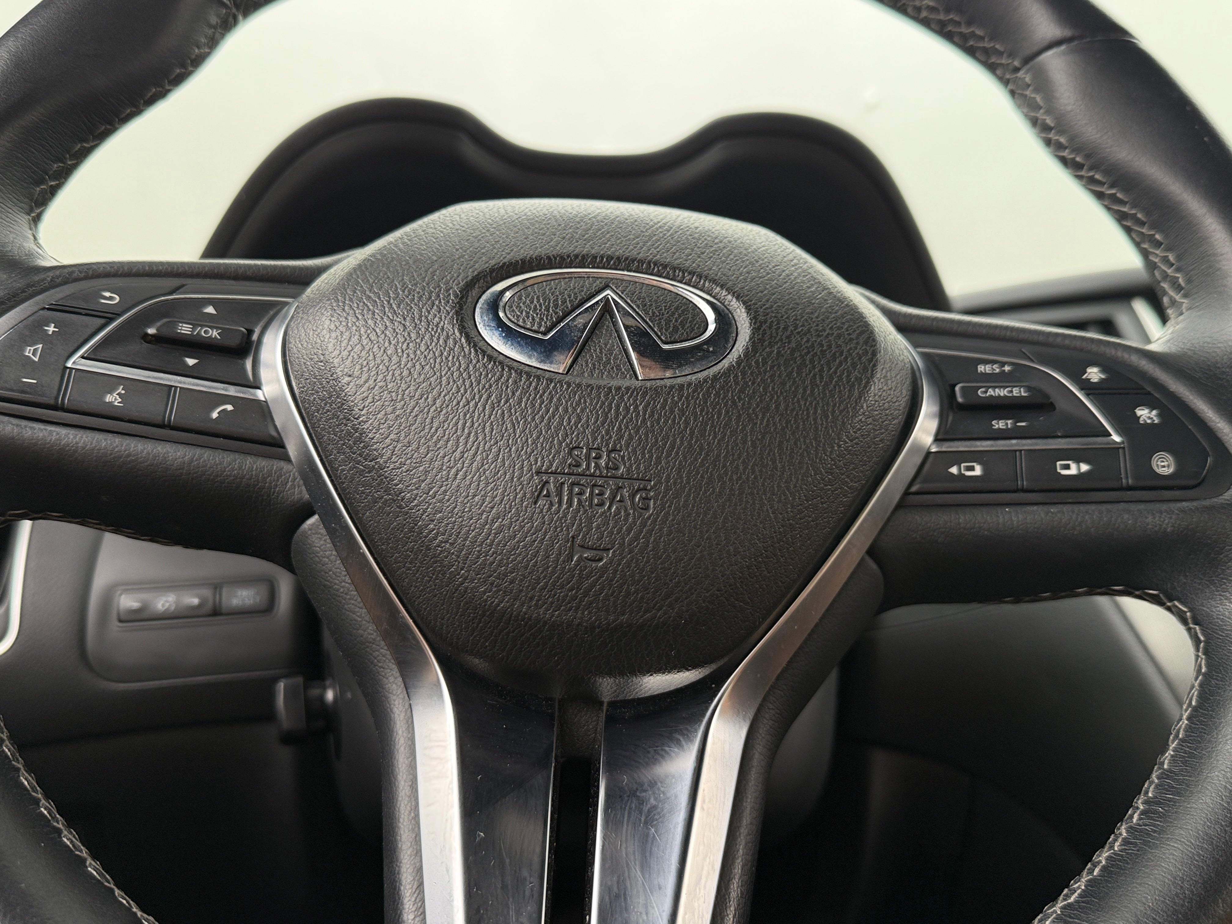 2022 INFINITI Q60 Luxe 3