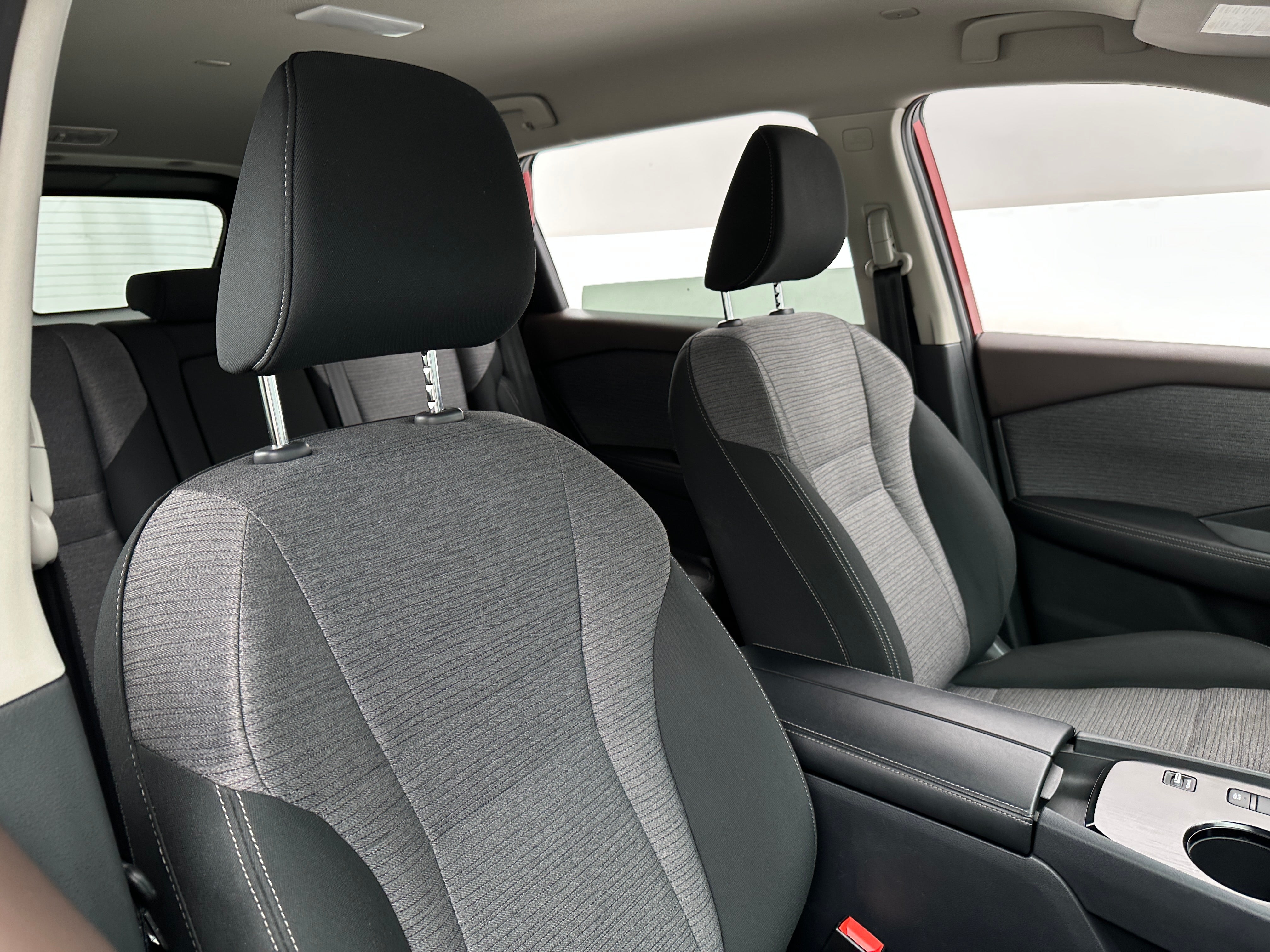 2023 Nissan Rogue SV 2