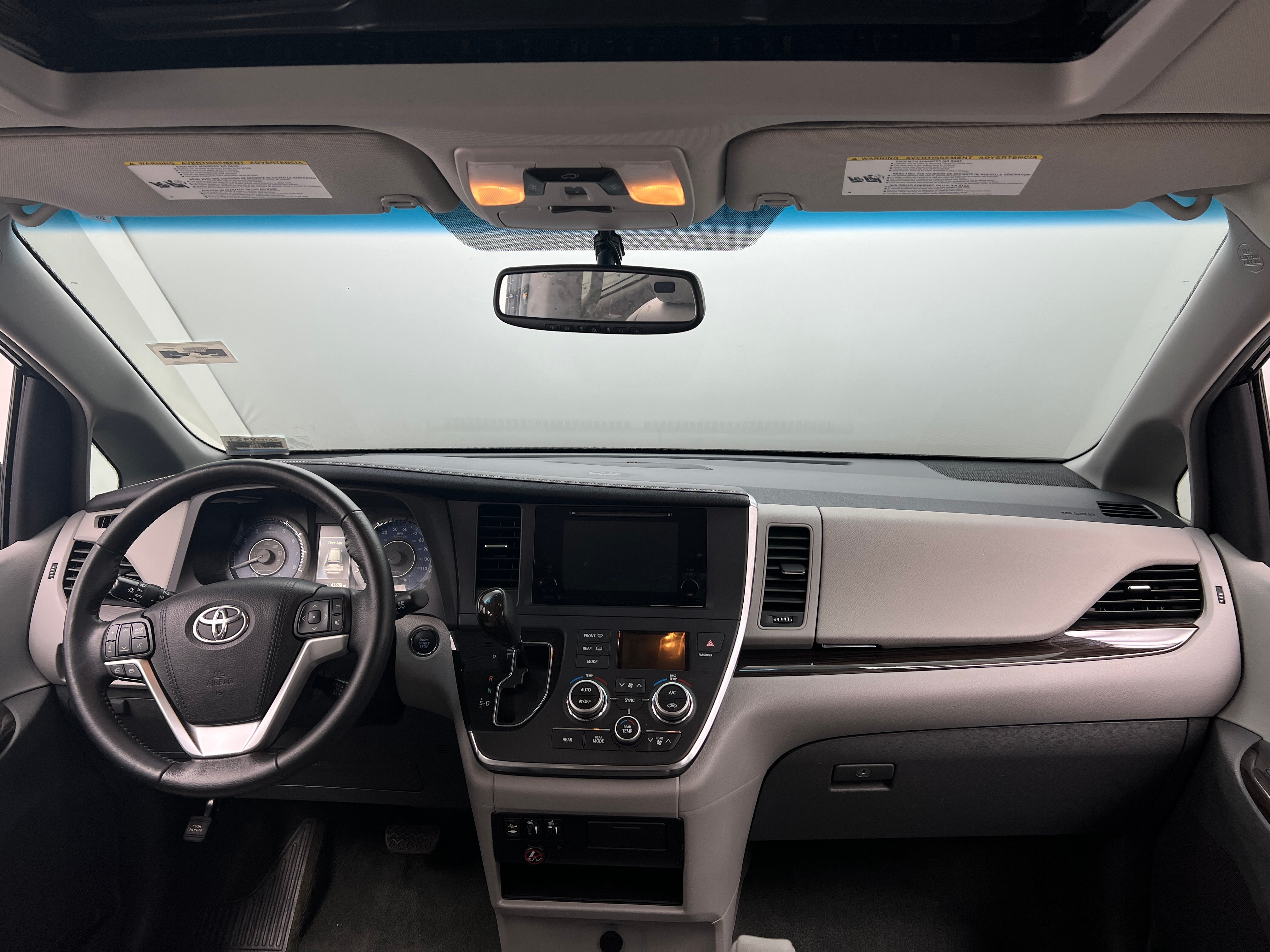 2015 Toyota Sienna XLE 2