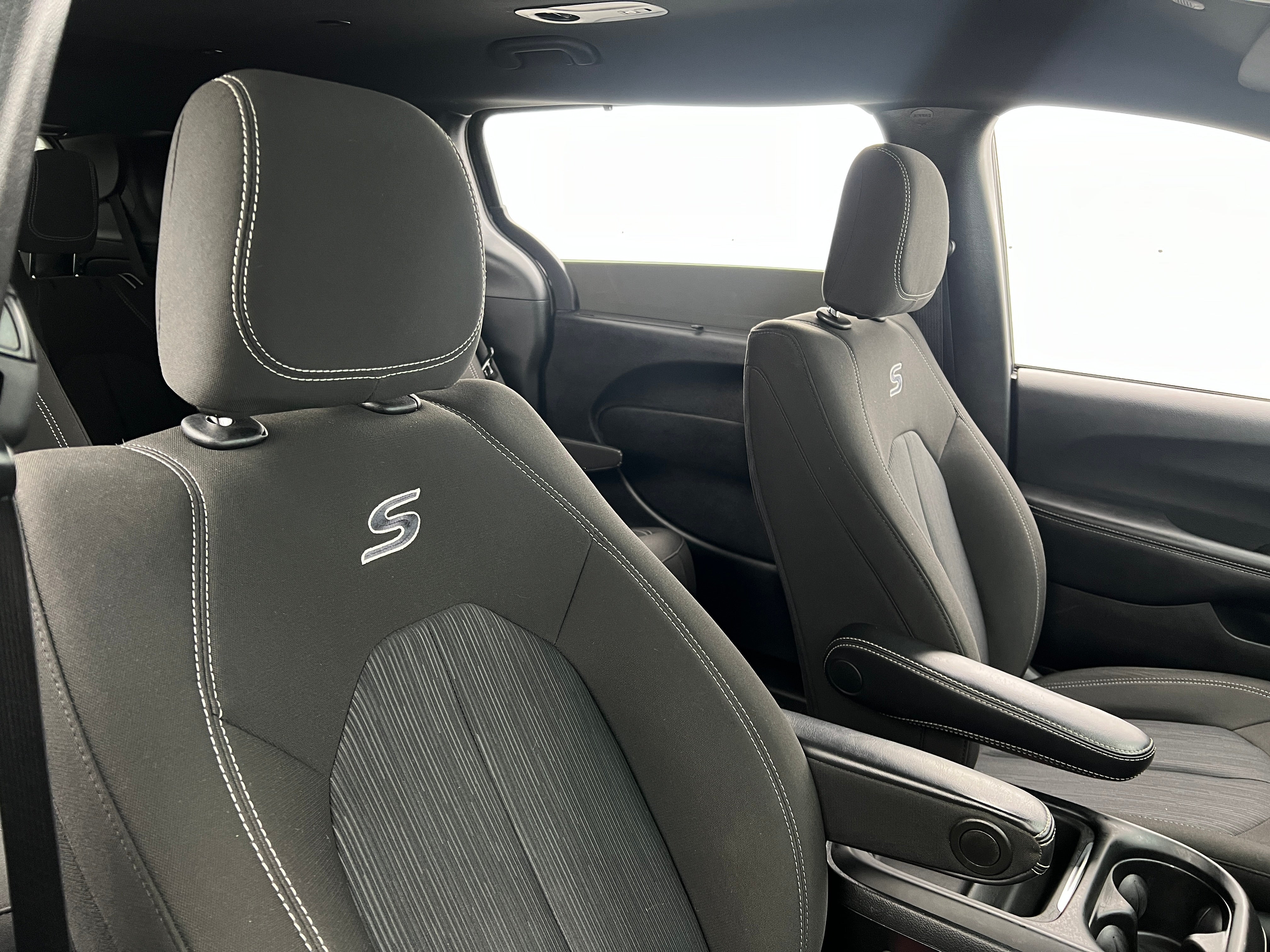 2020 Chrysler Pacifica Touring 2