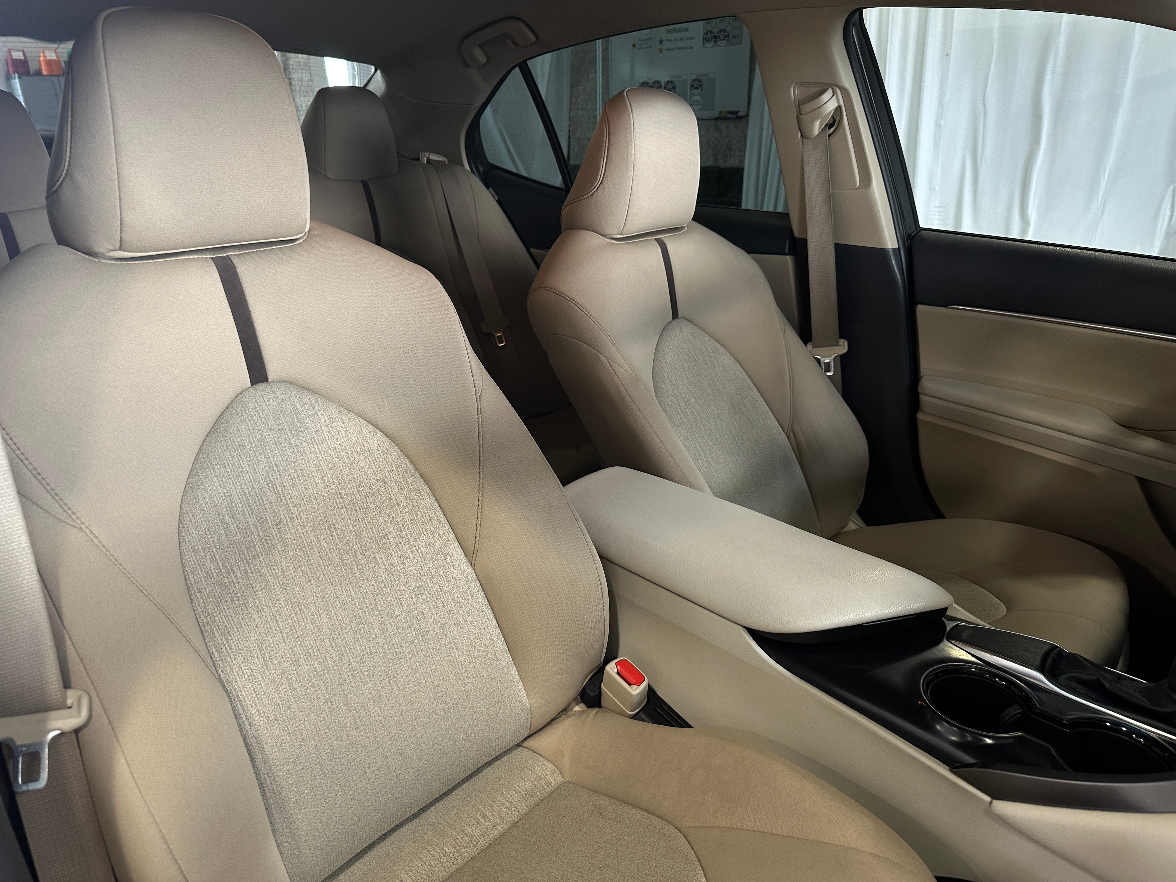2018 Toyota Camry LE 2