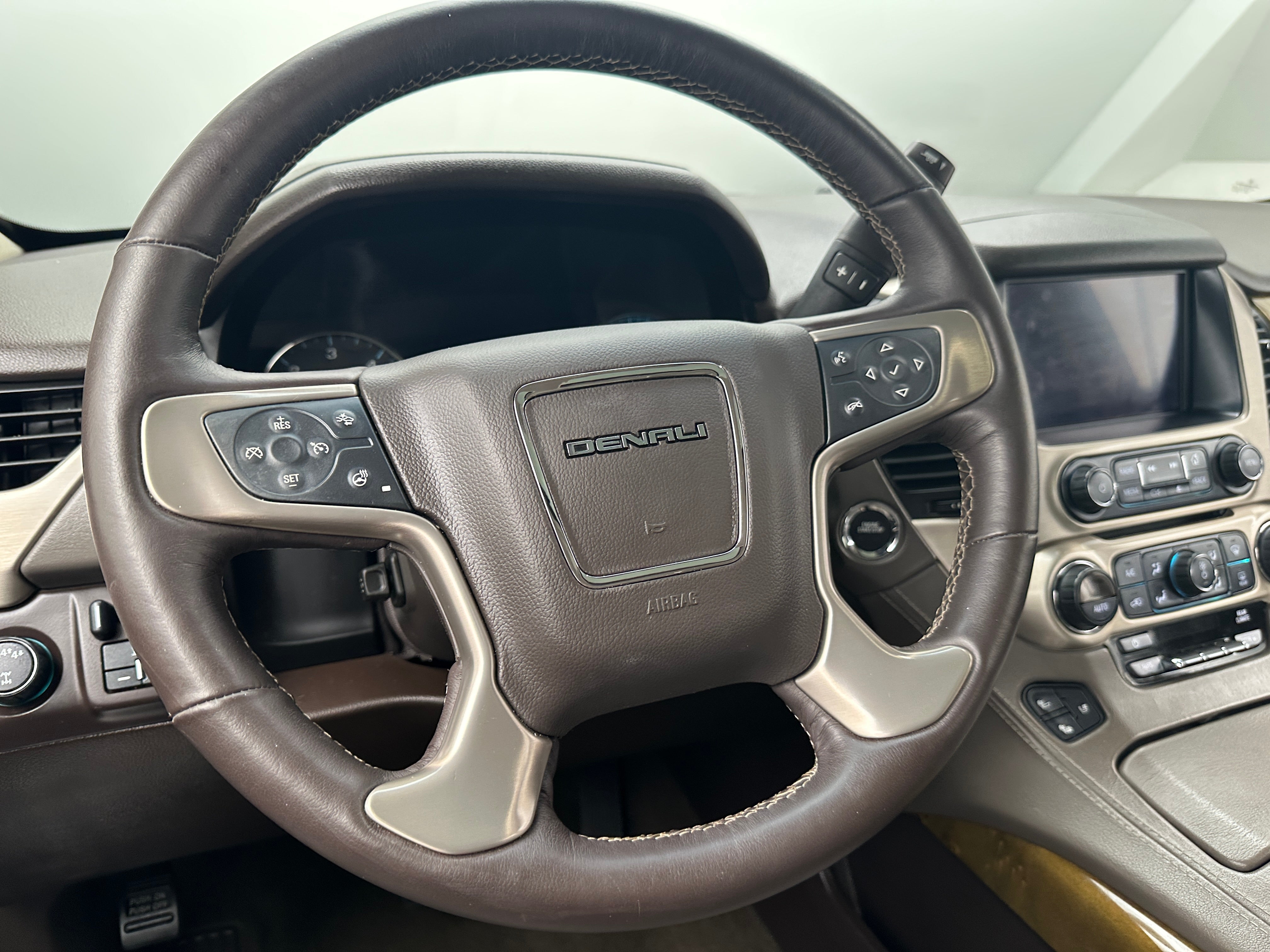 2017 GMC Yukon Denali 4