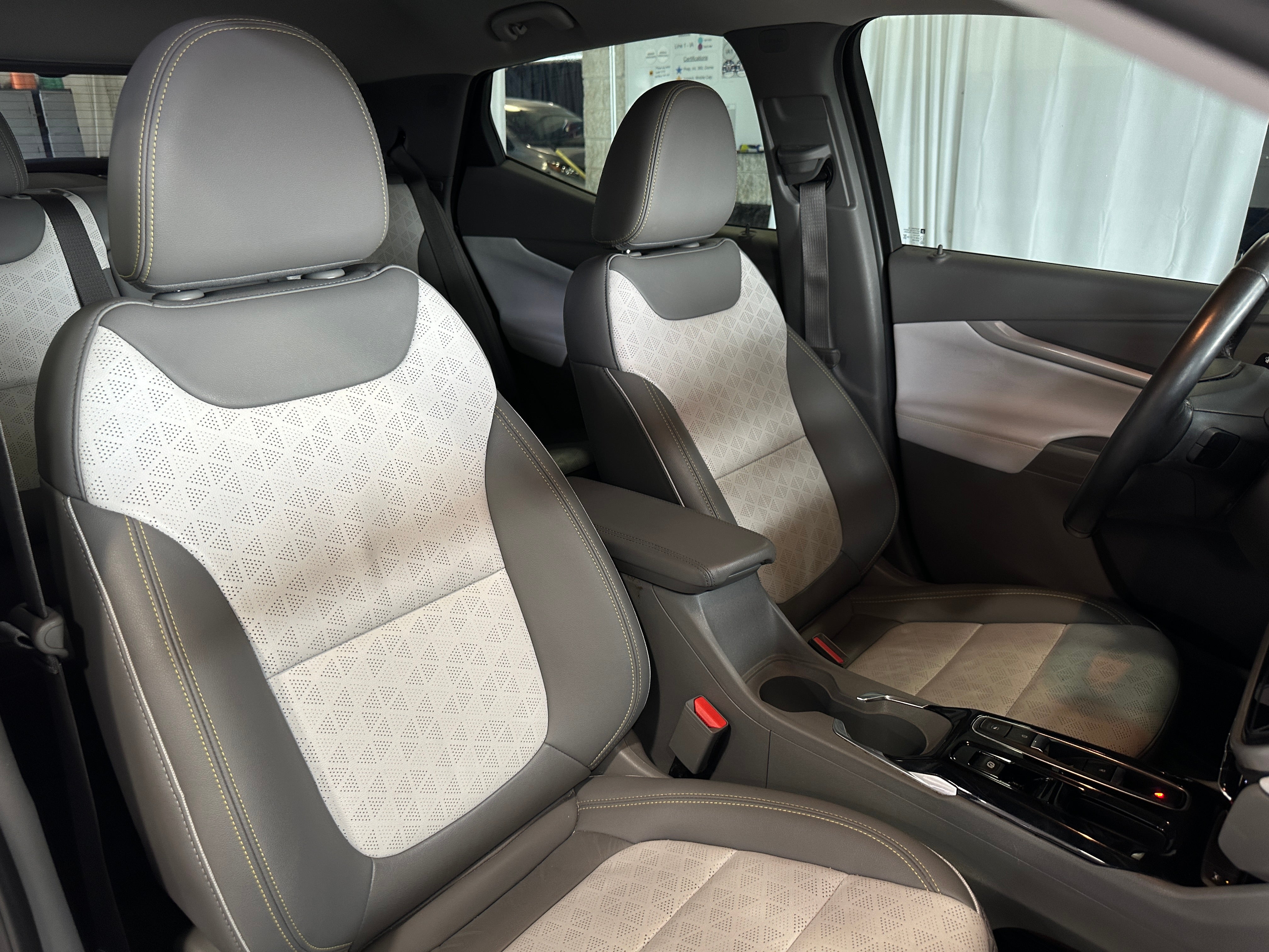 2022 Chevrolet Bolt EUV Premier 2