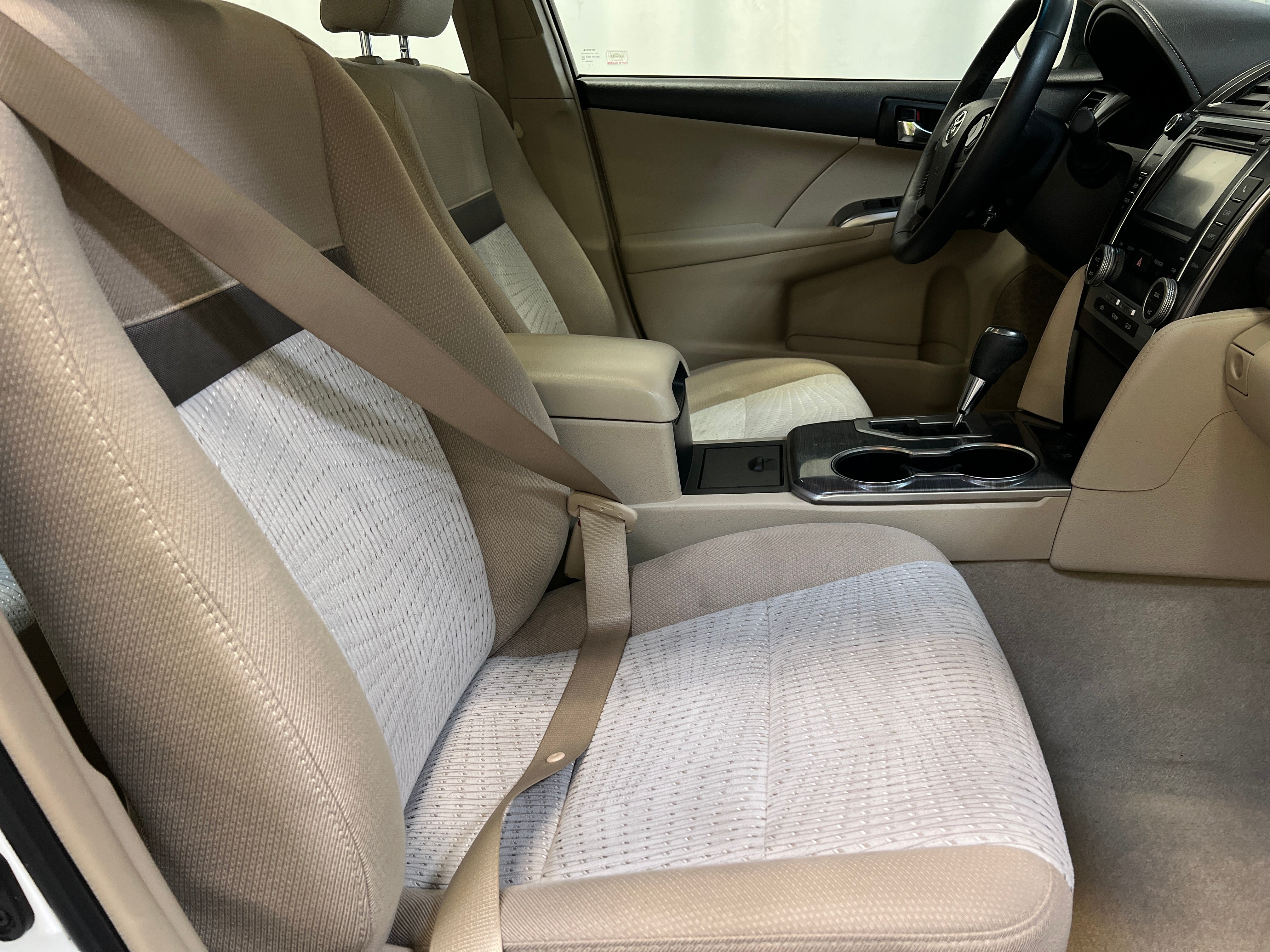 2014 Toyota Camry XLE 2