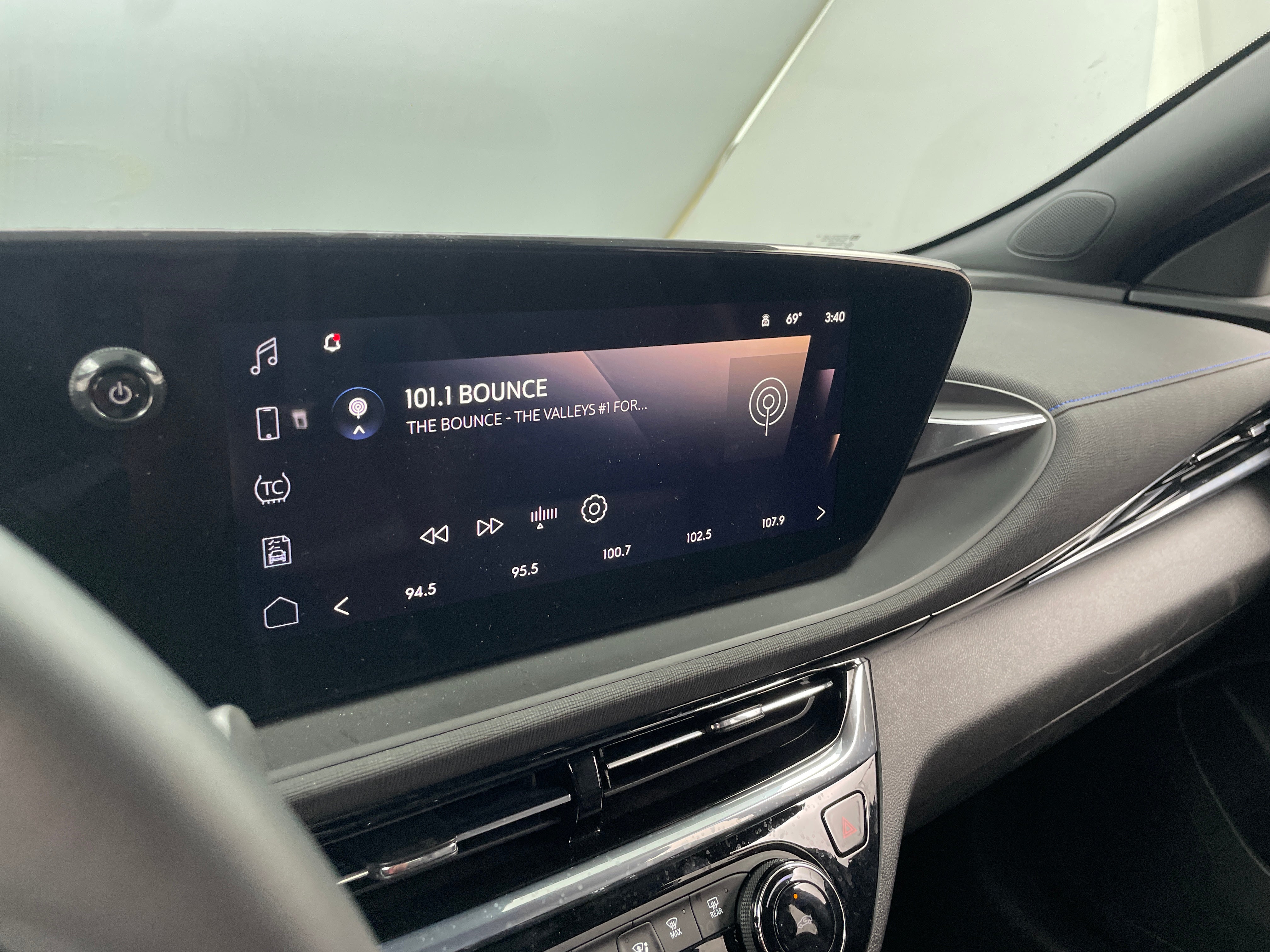2024 Buick Envista Sport Touring 3