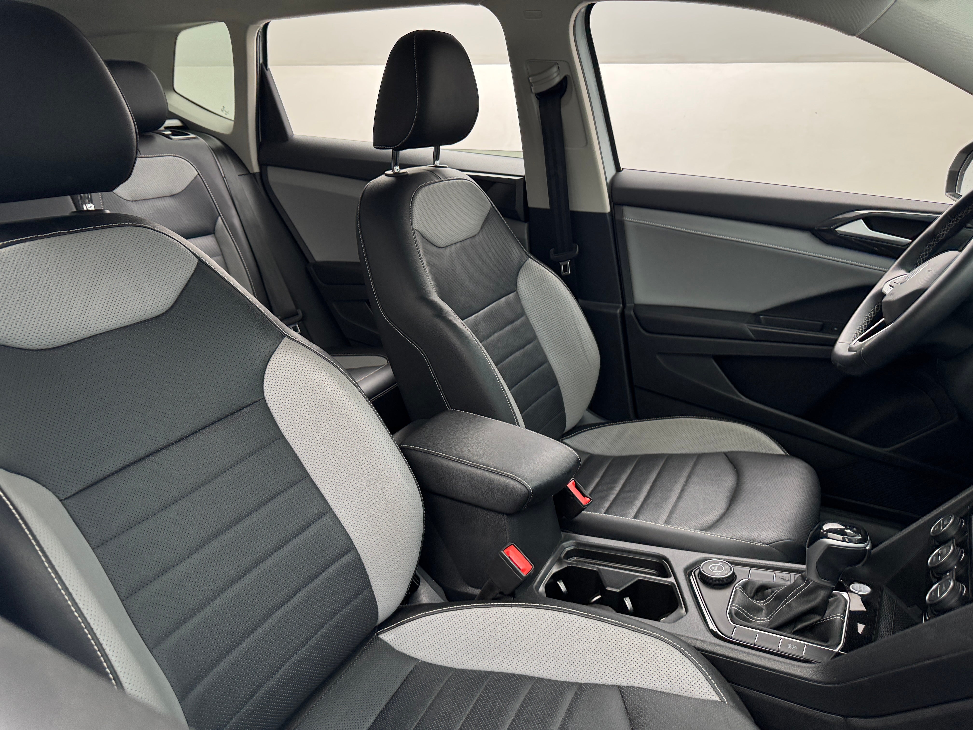 2022 Volkswagen Taos SEL 2