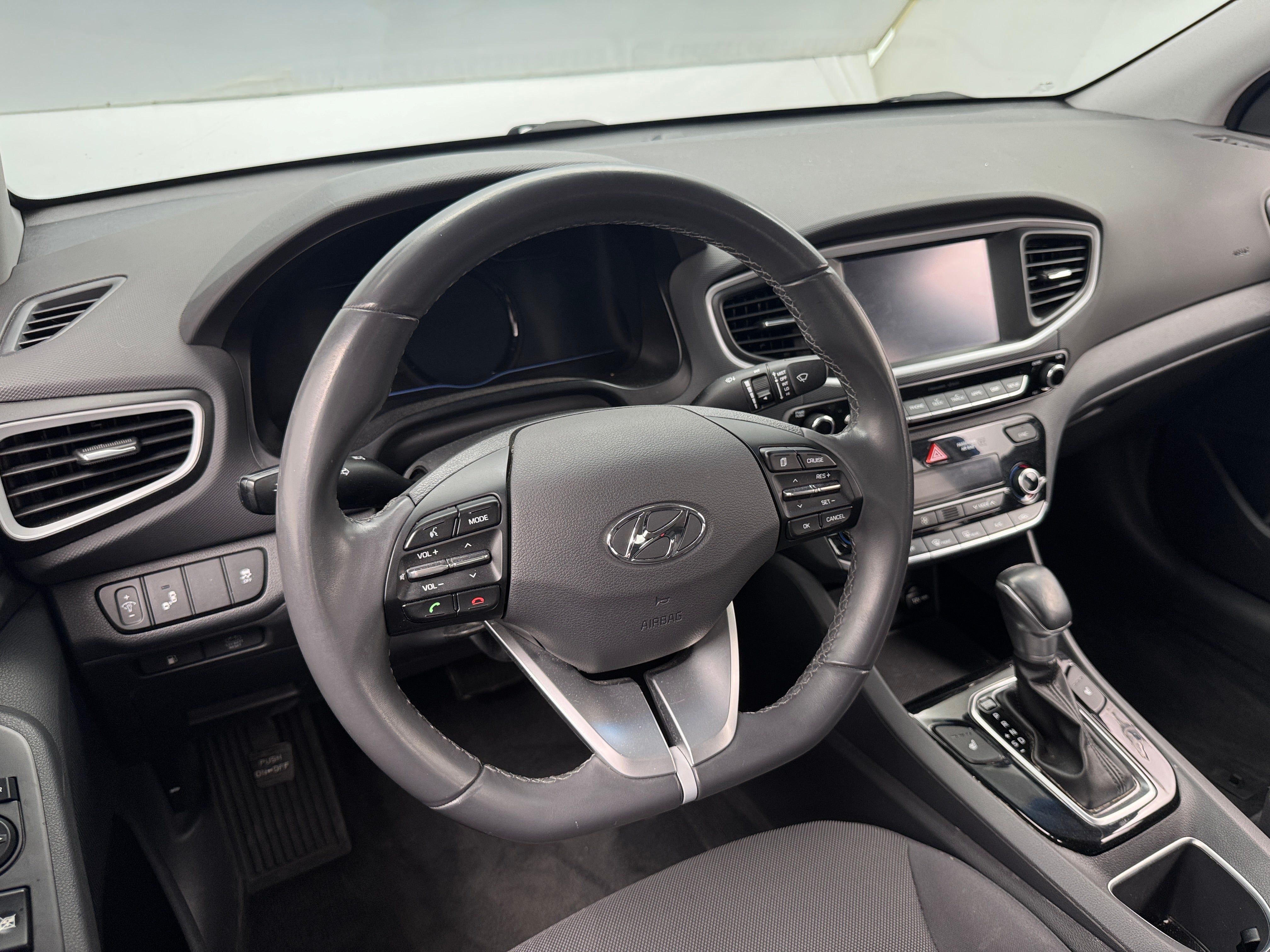 2017 Hyundai Ioniq SEL 4