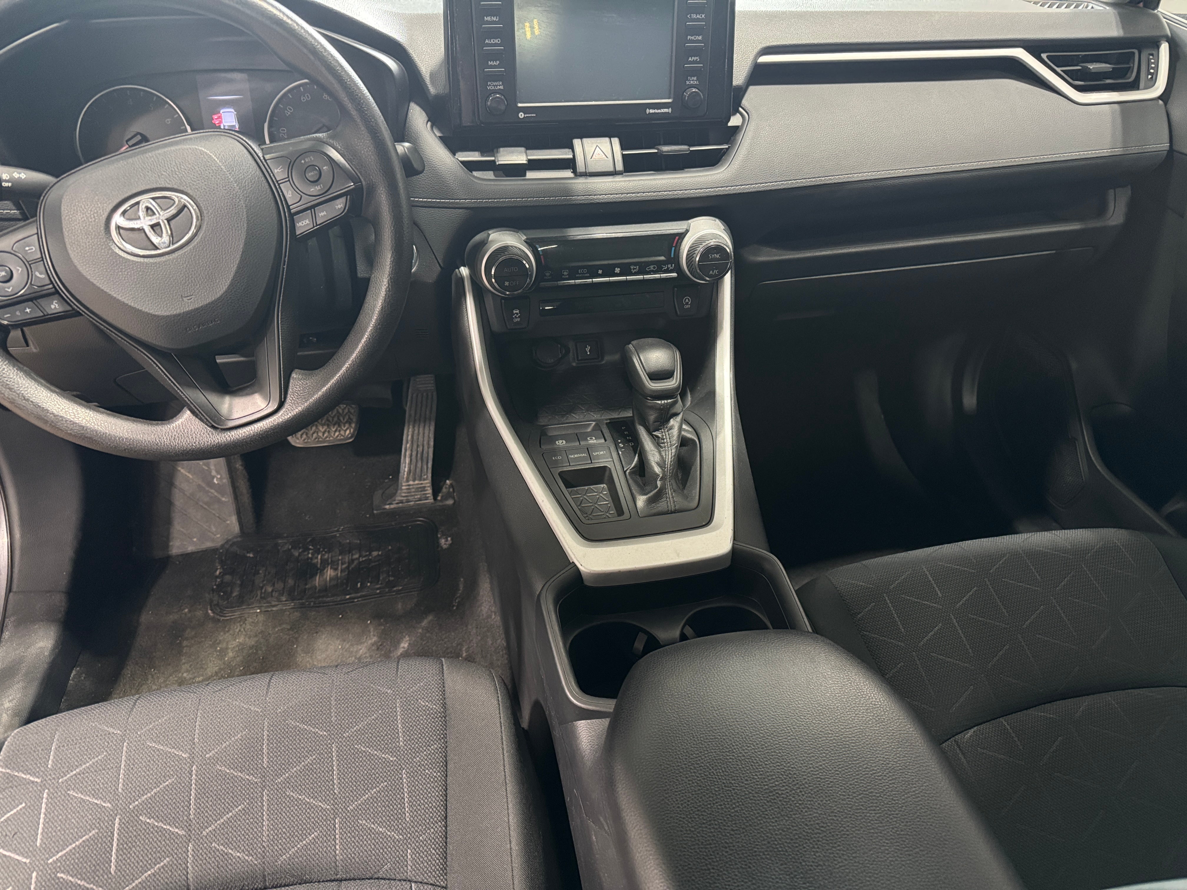 2020 Toyota RAV4 XLE 3