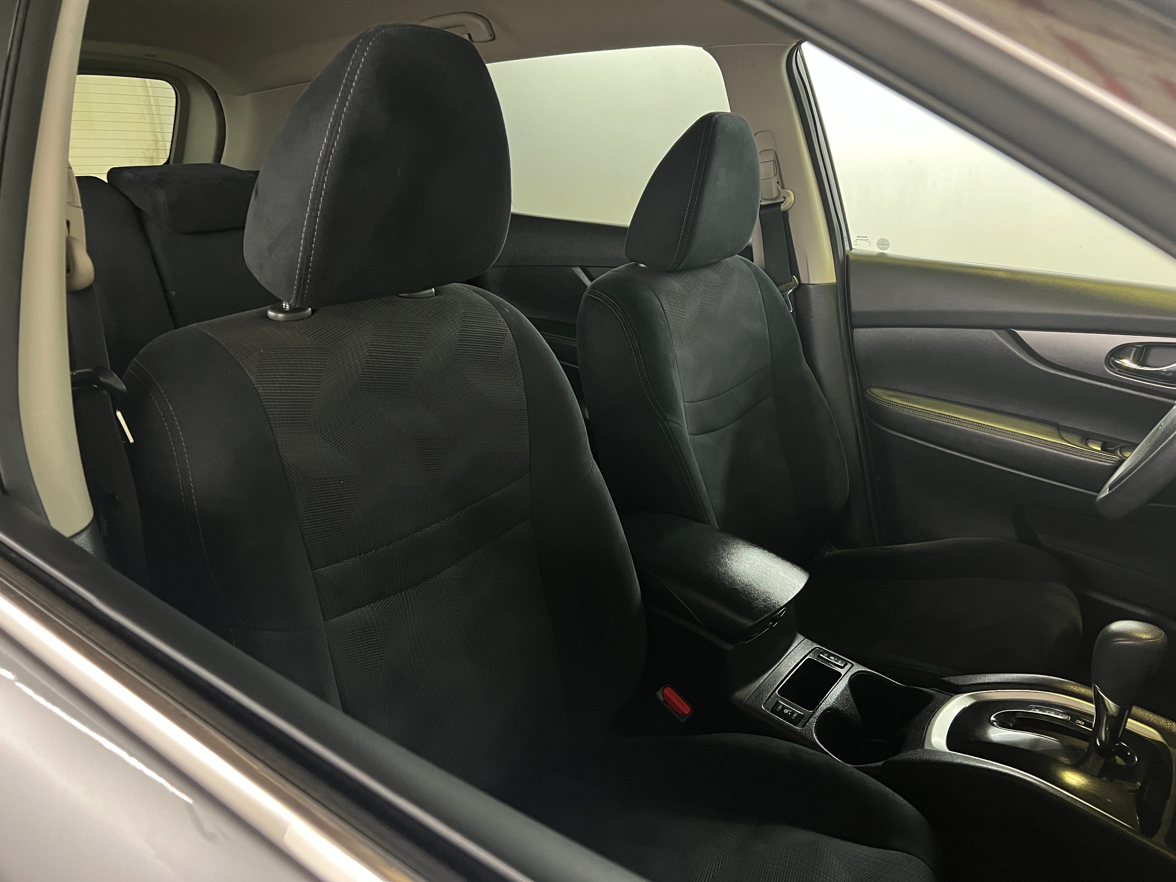 2016 Nissan Rogue SV 2