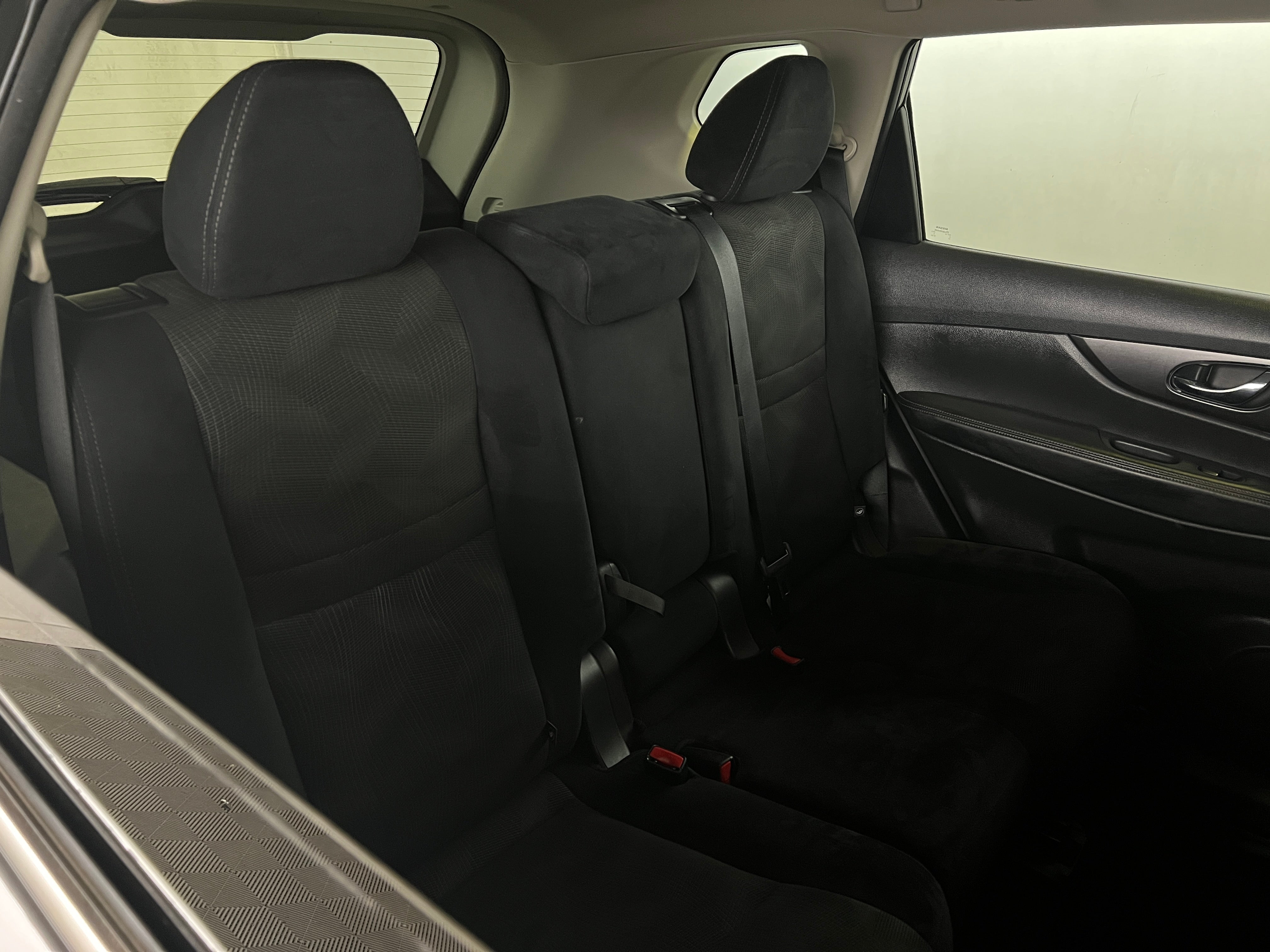 2016 Nissan Rogue SV 6