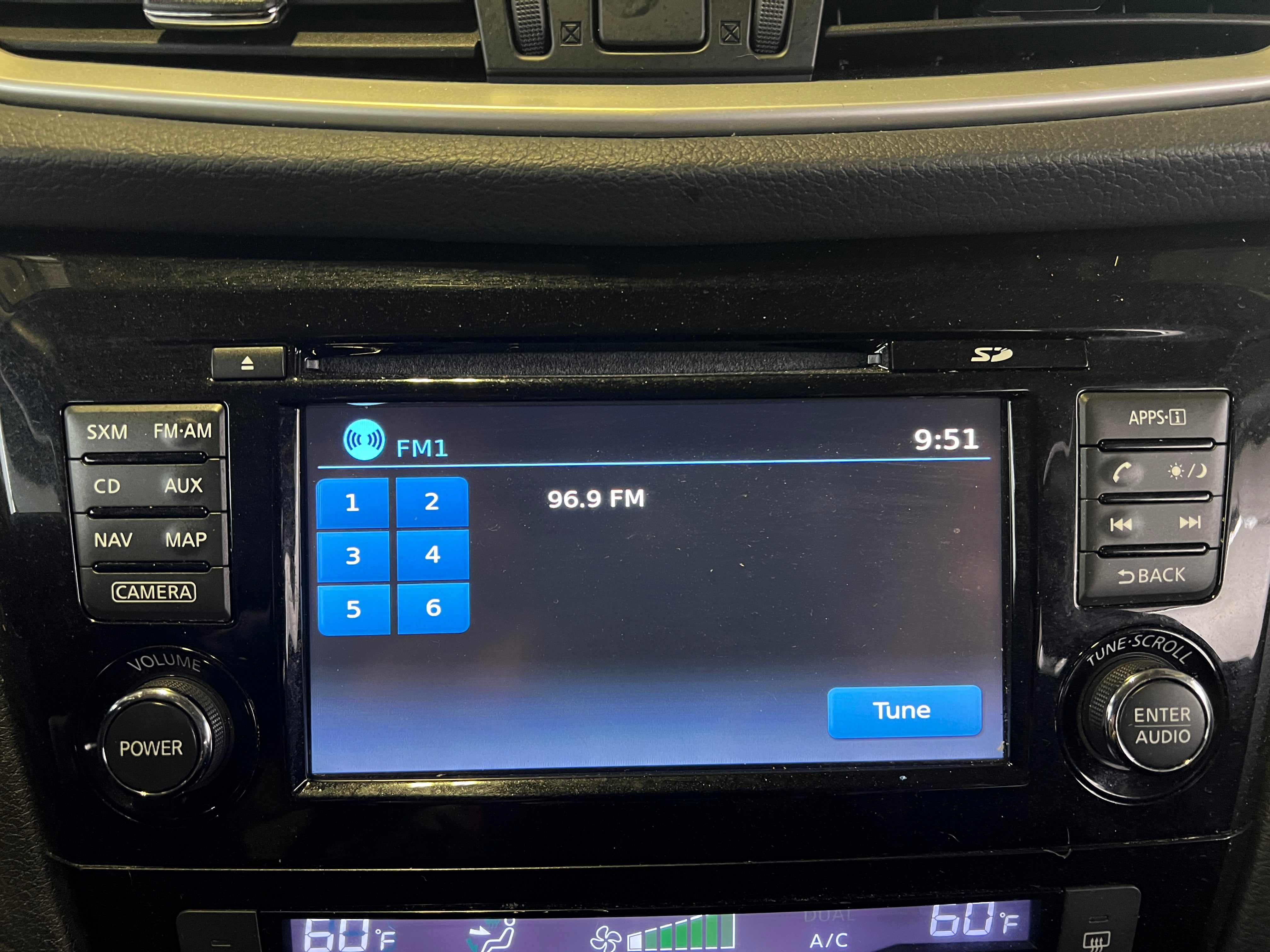 2016 Nissan Rogue SV 4