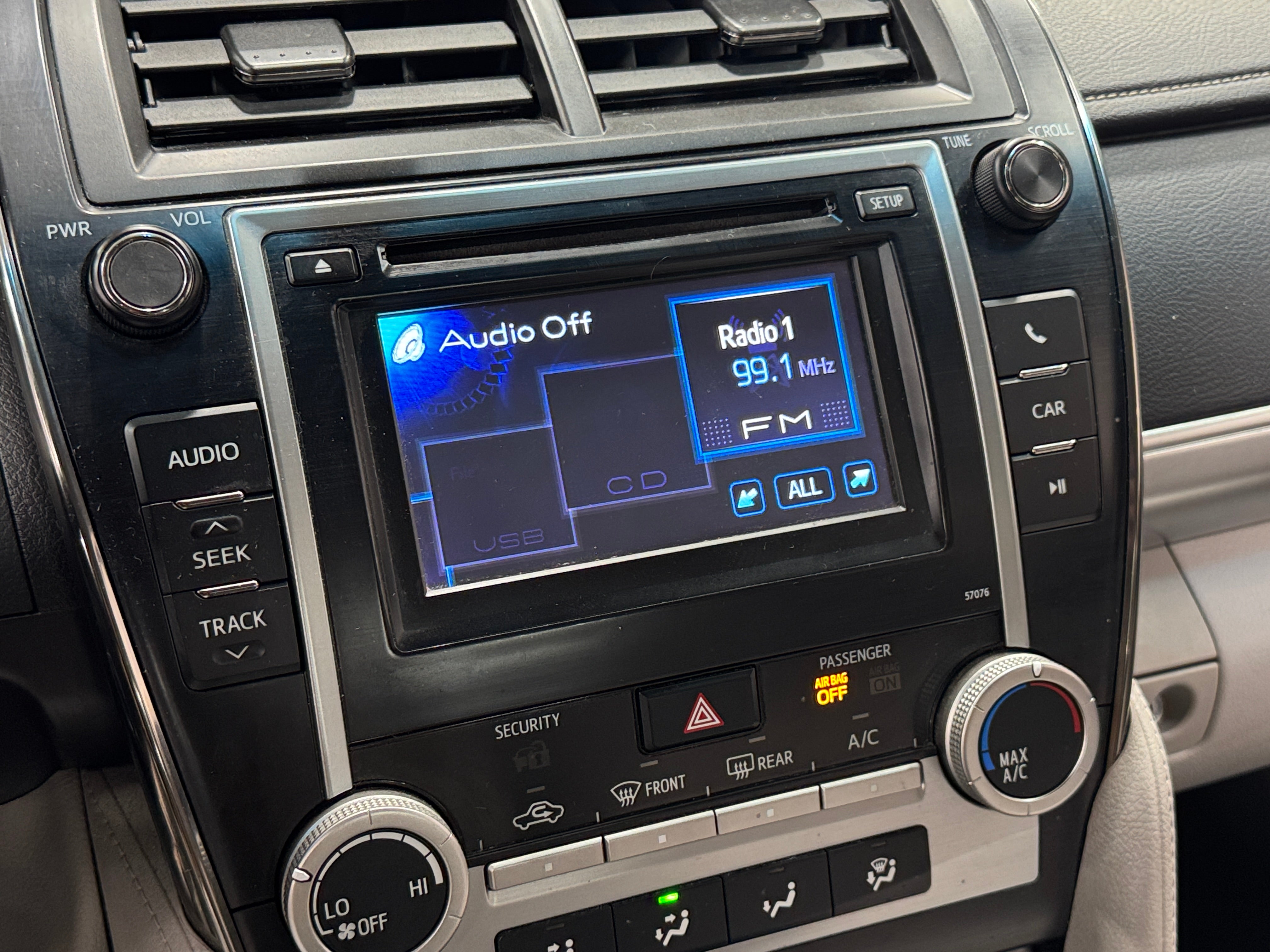 2013 Toyota Camry LE 4