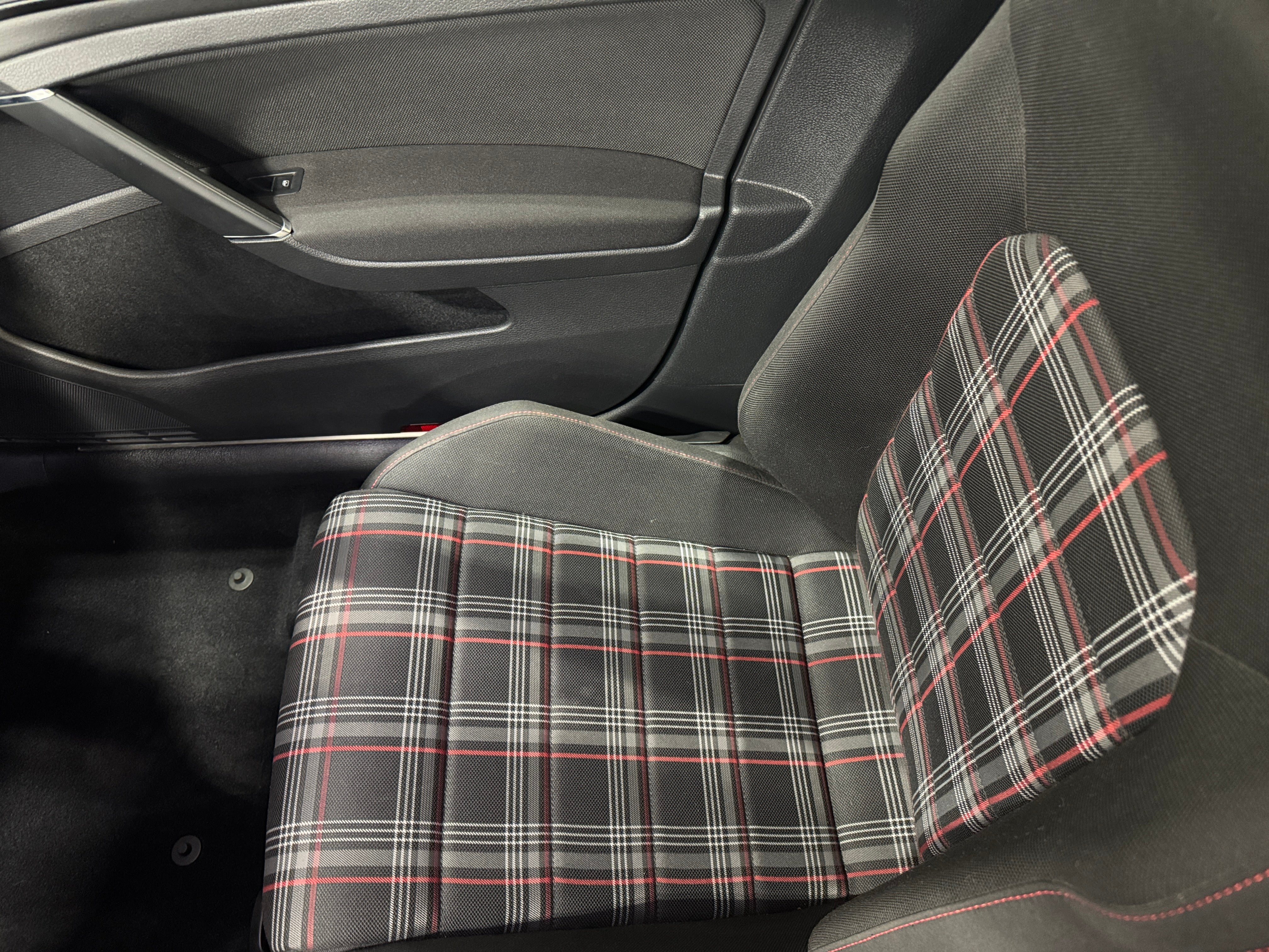 2016 Volkswagen Golf GTI S 2