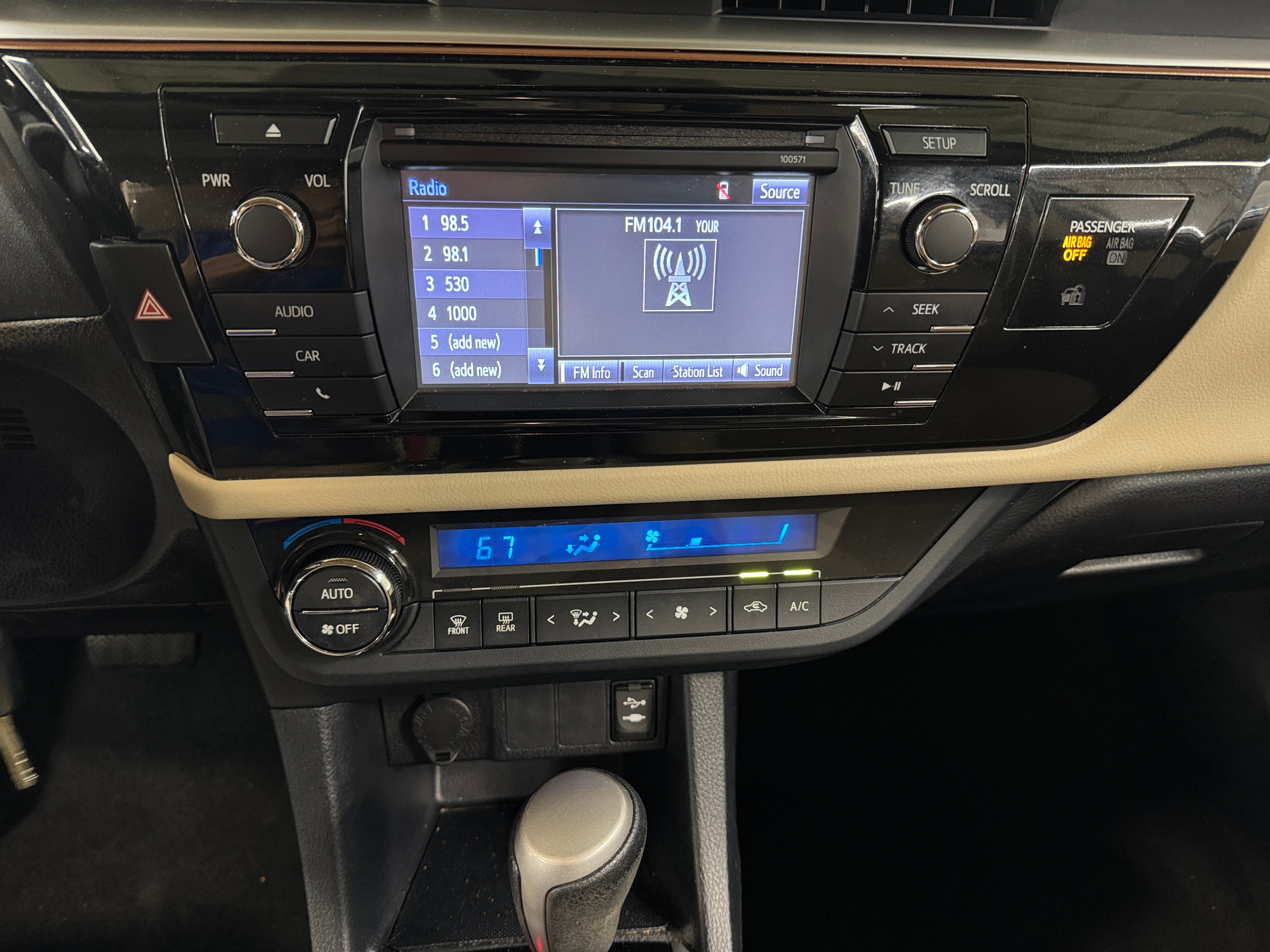 2016 Toyota Corolla LE 4