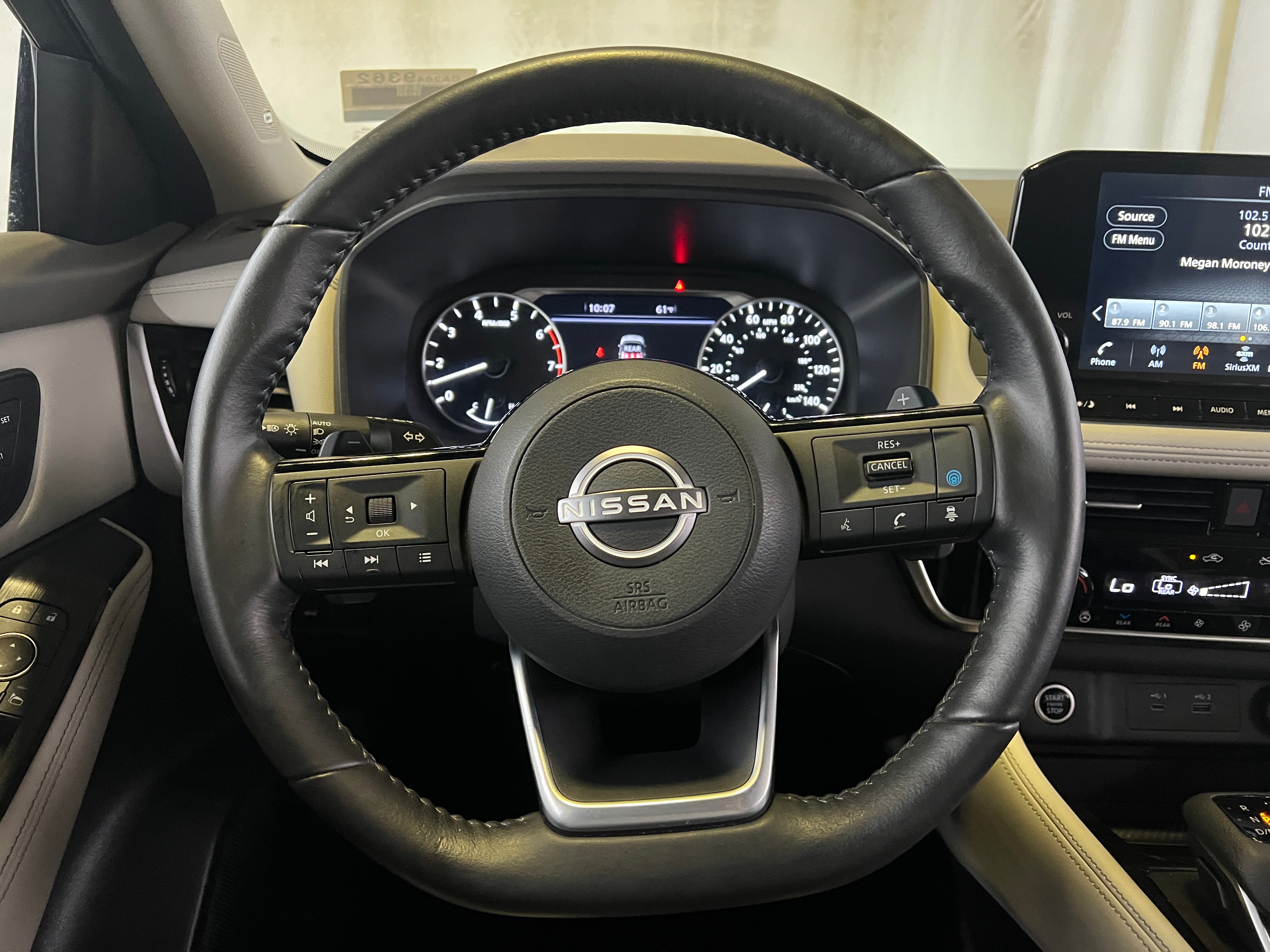 2023 Nissan Rogue SL 4