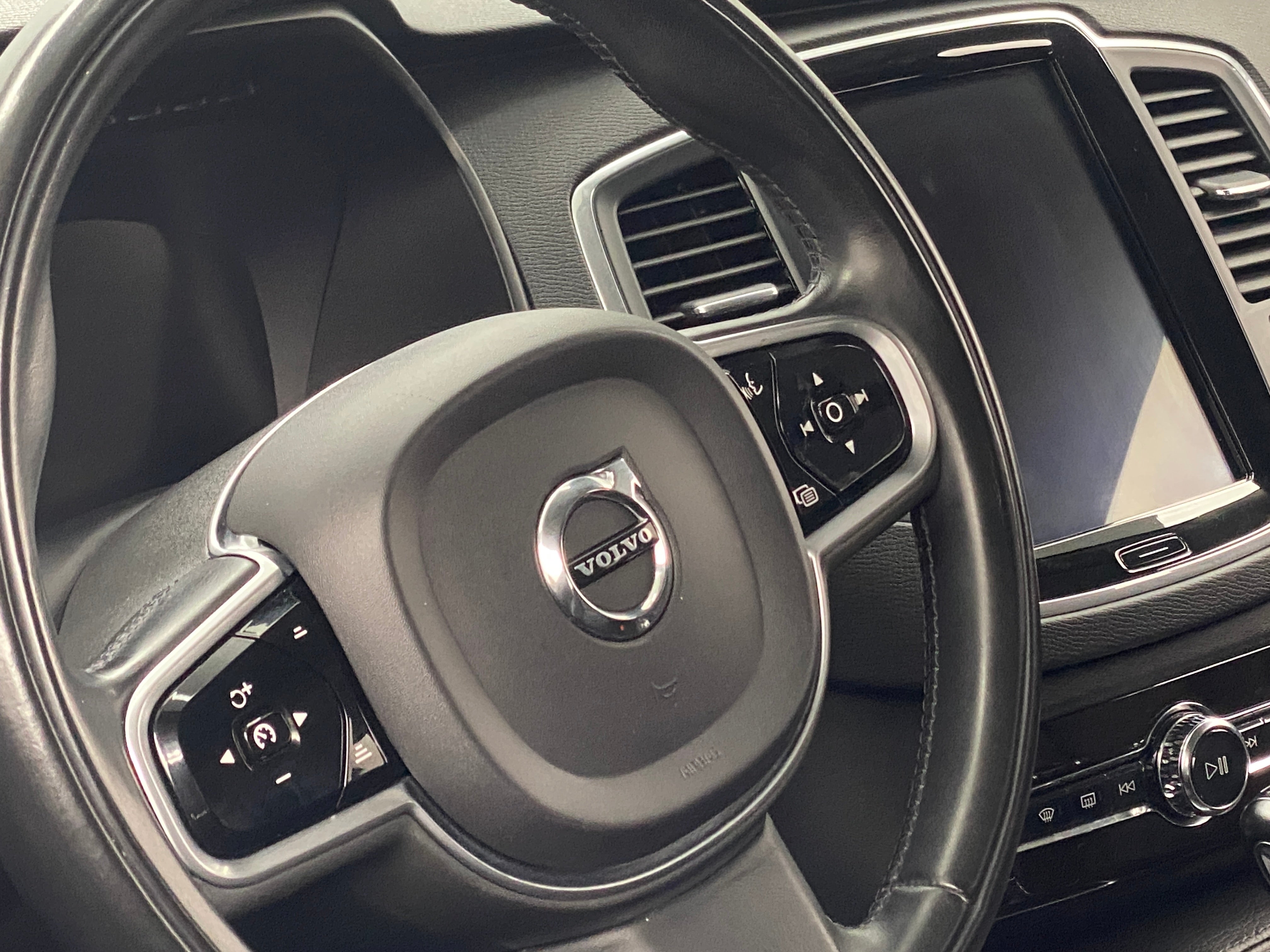 2019 Volvo XC90 T6 Momentum 4