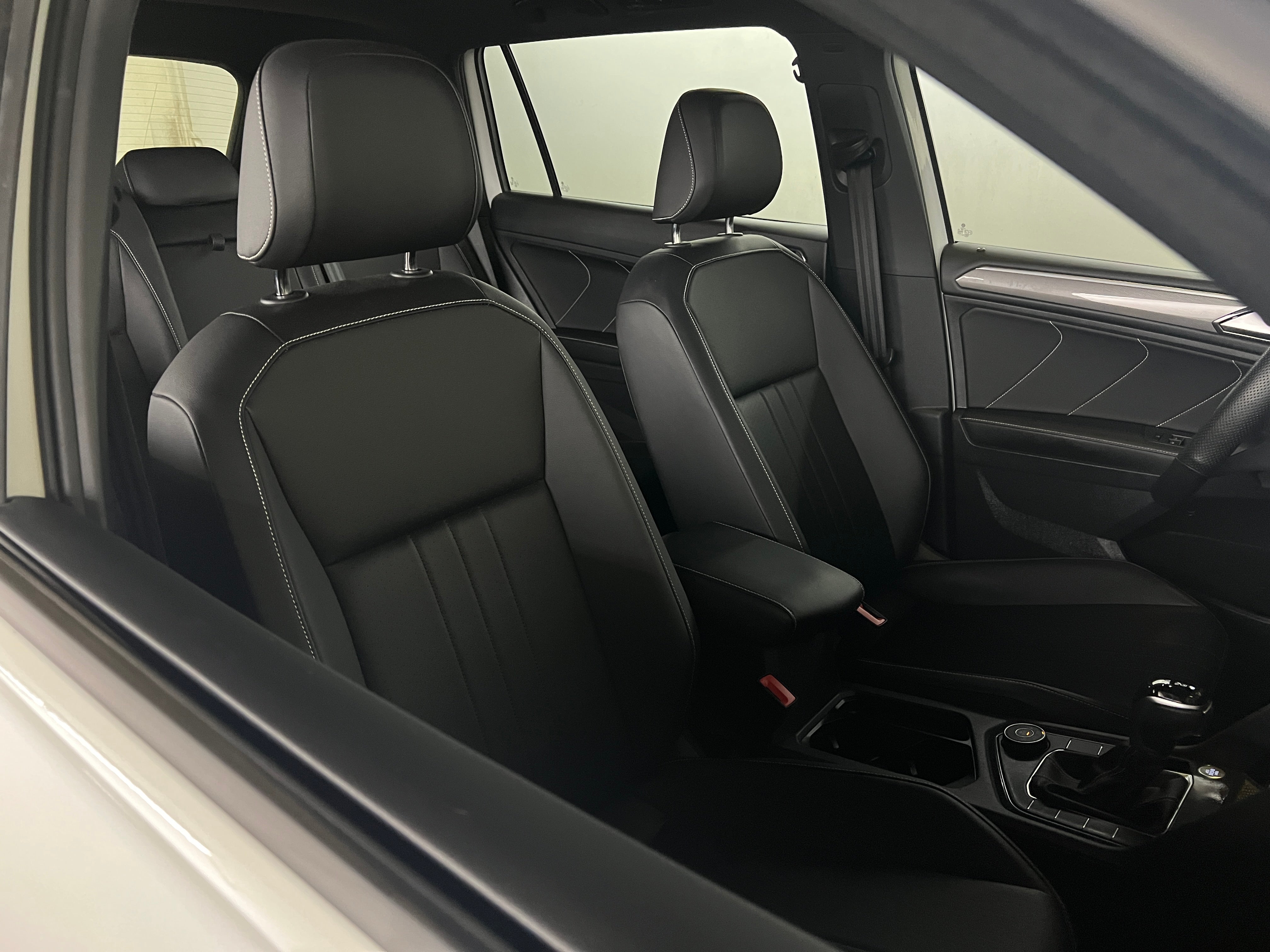 2022 Volkswagen Tiguan SE R-Line Black 2