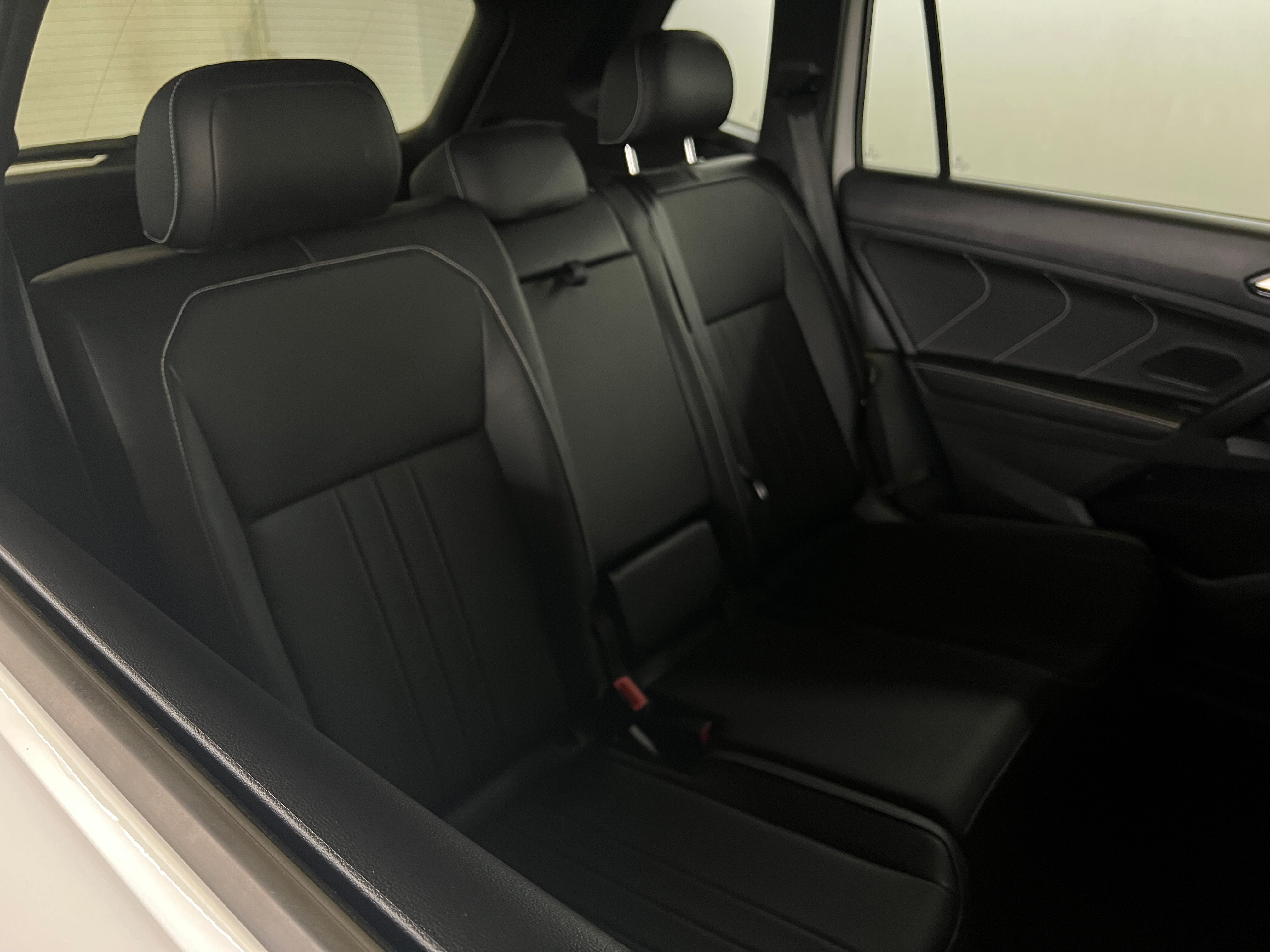 2022 Volkswagen Tiguan SE R-Line Black 6