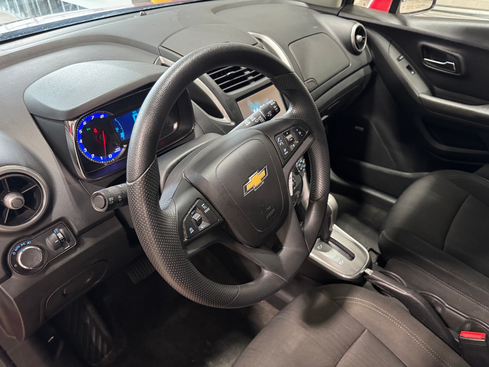 Thumbnail: 2015 Chevrolet Trax - 3