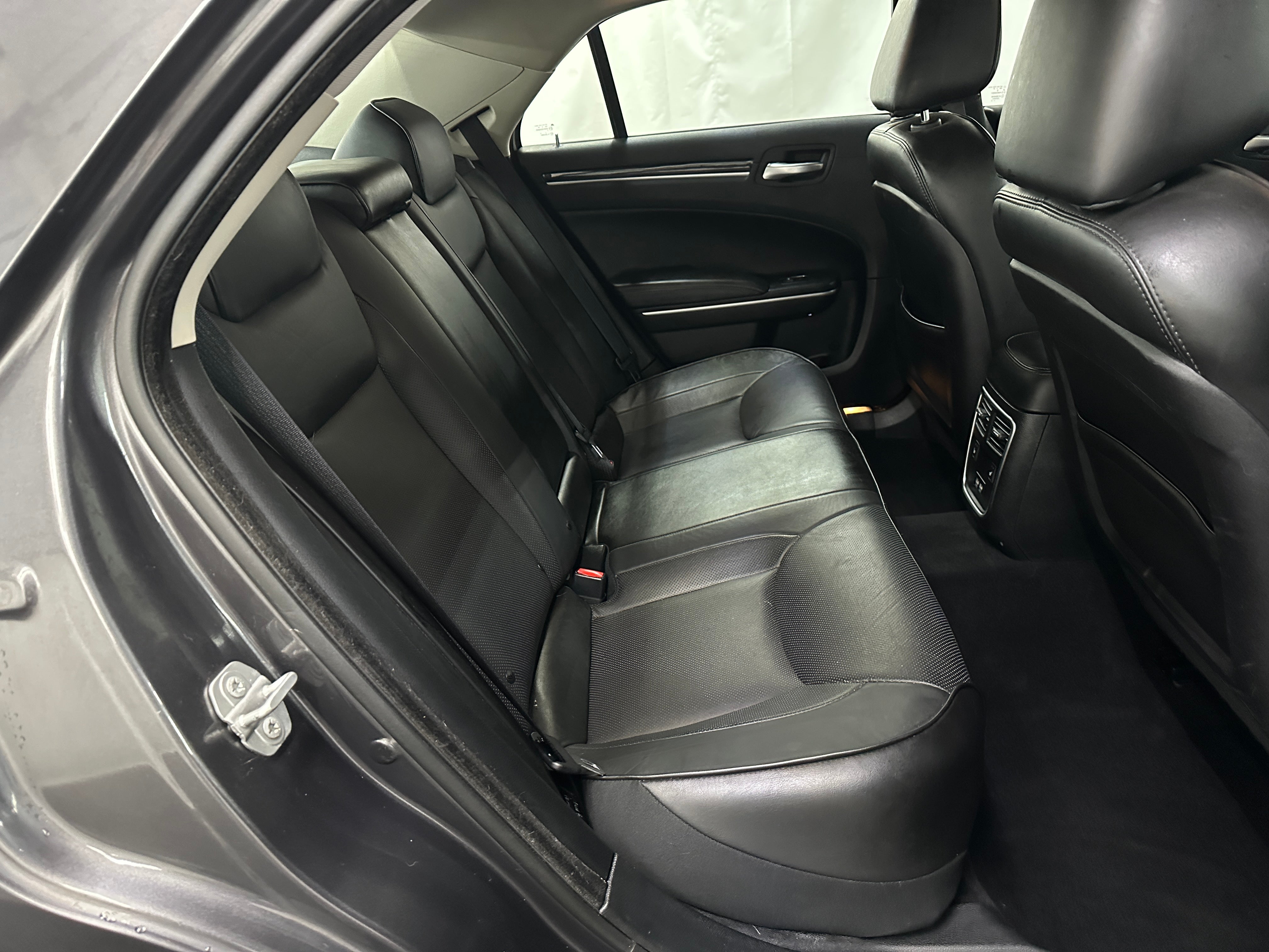 2019 Chrysler 300 Limited Edition 5