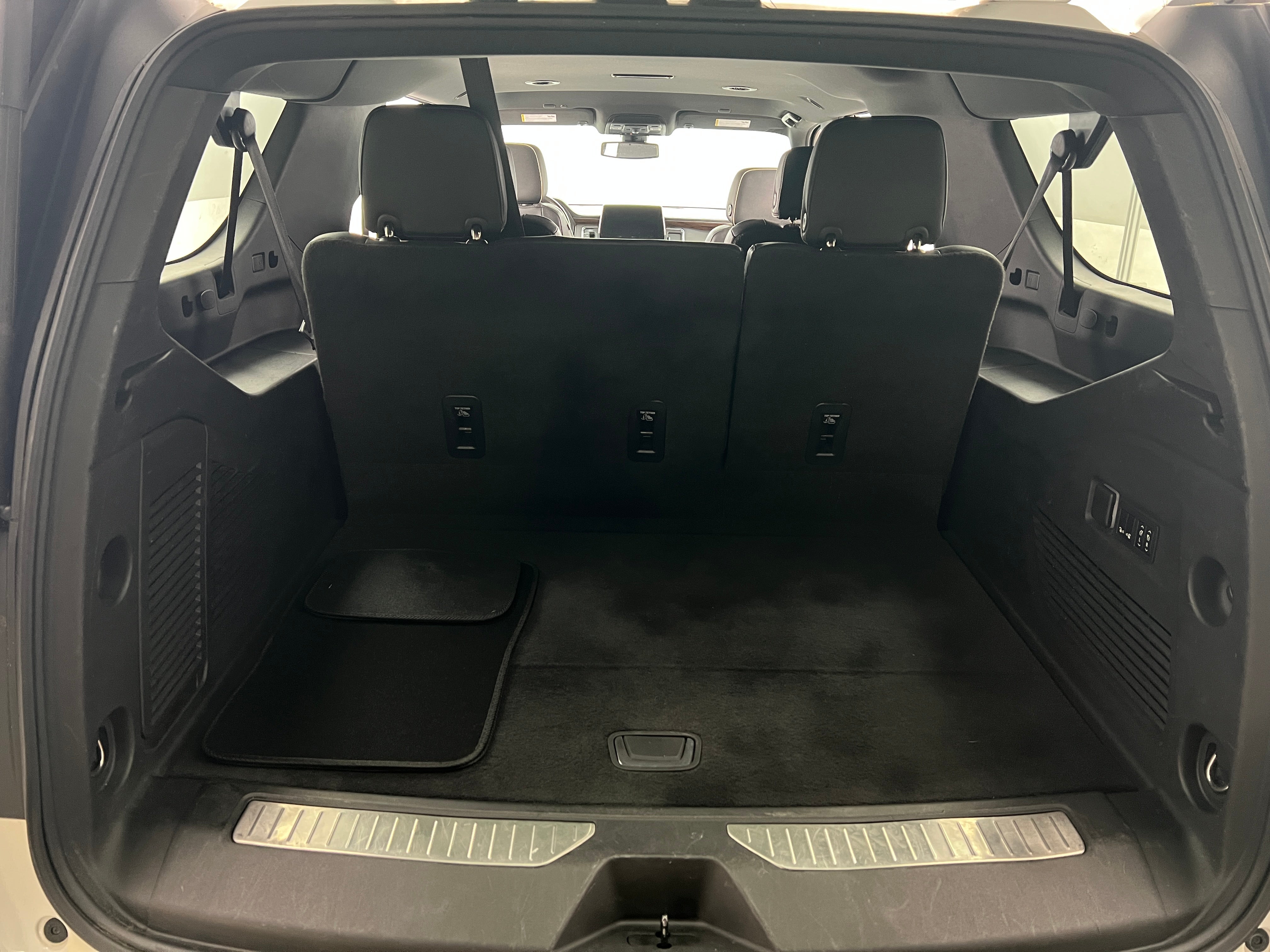 2022 Chevrolet Suburban Premier 6