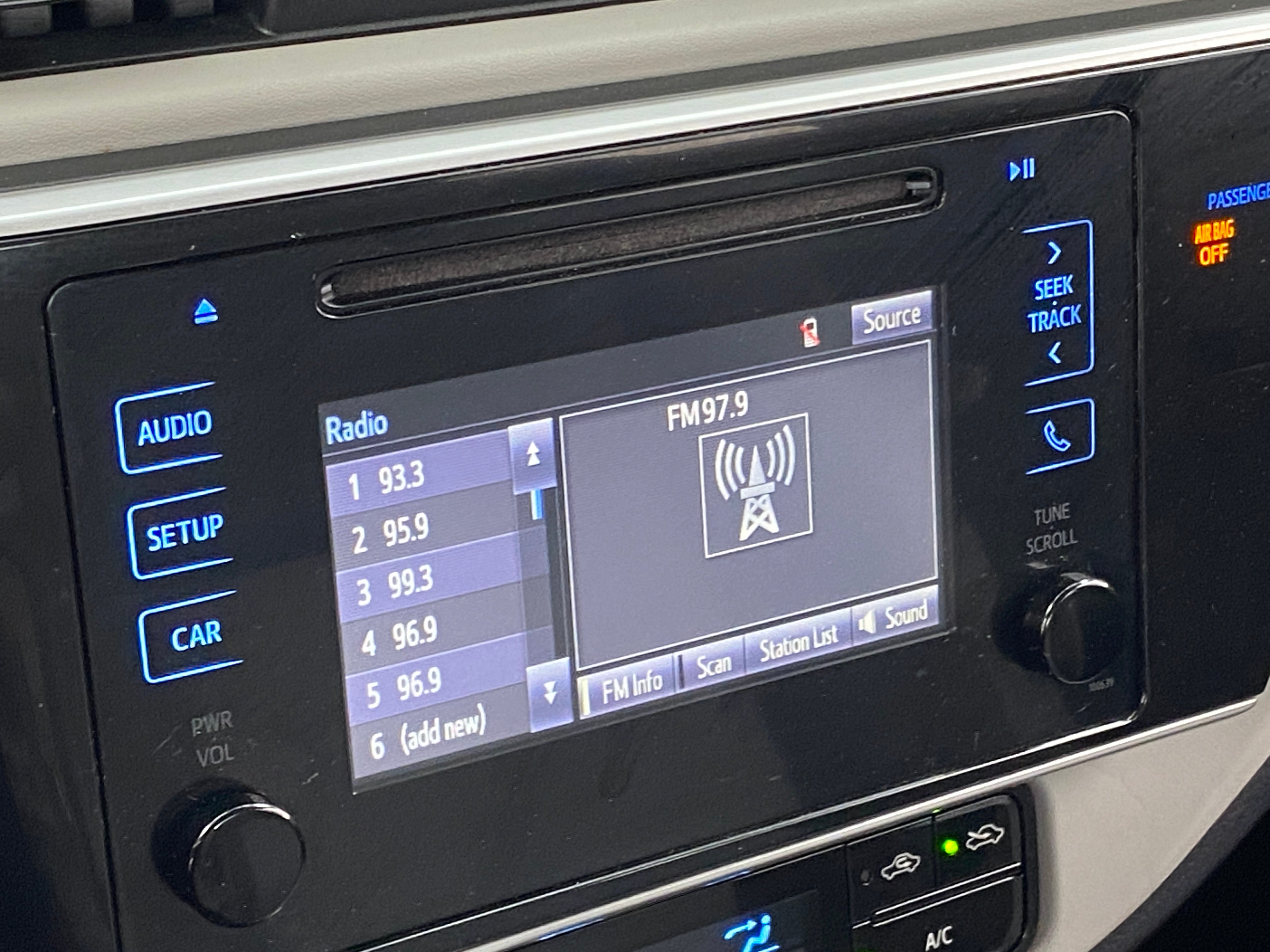 2018 Toyota Corolla LE 4