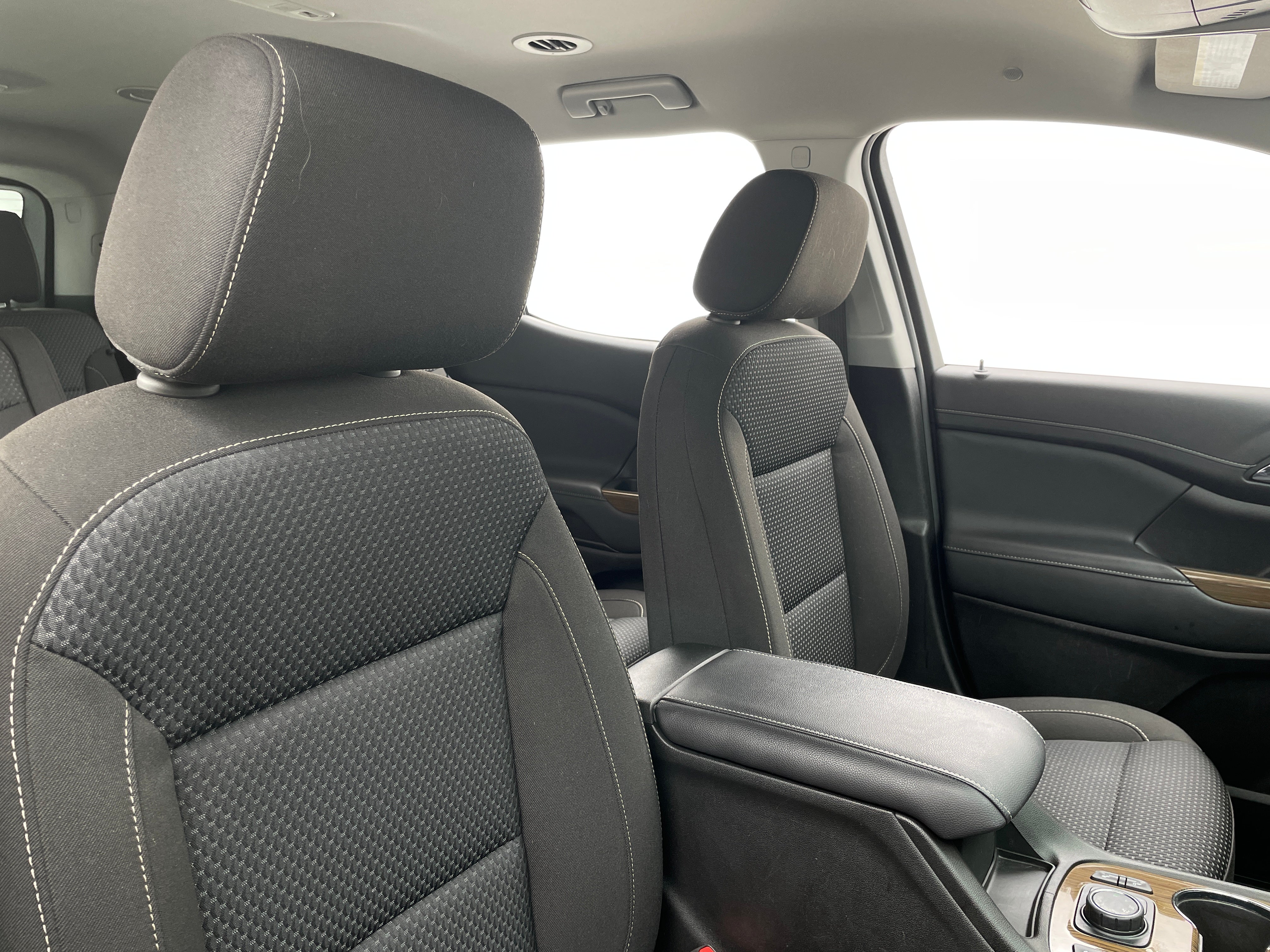 2023 GMC Acadia SLE 2