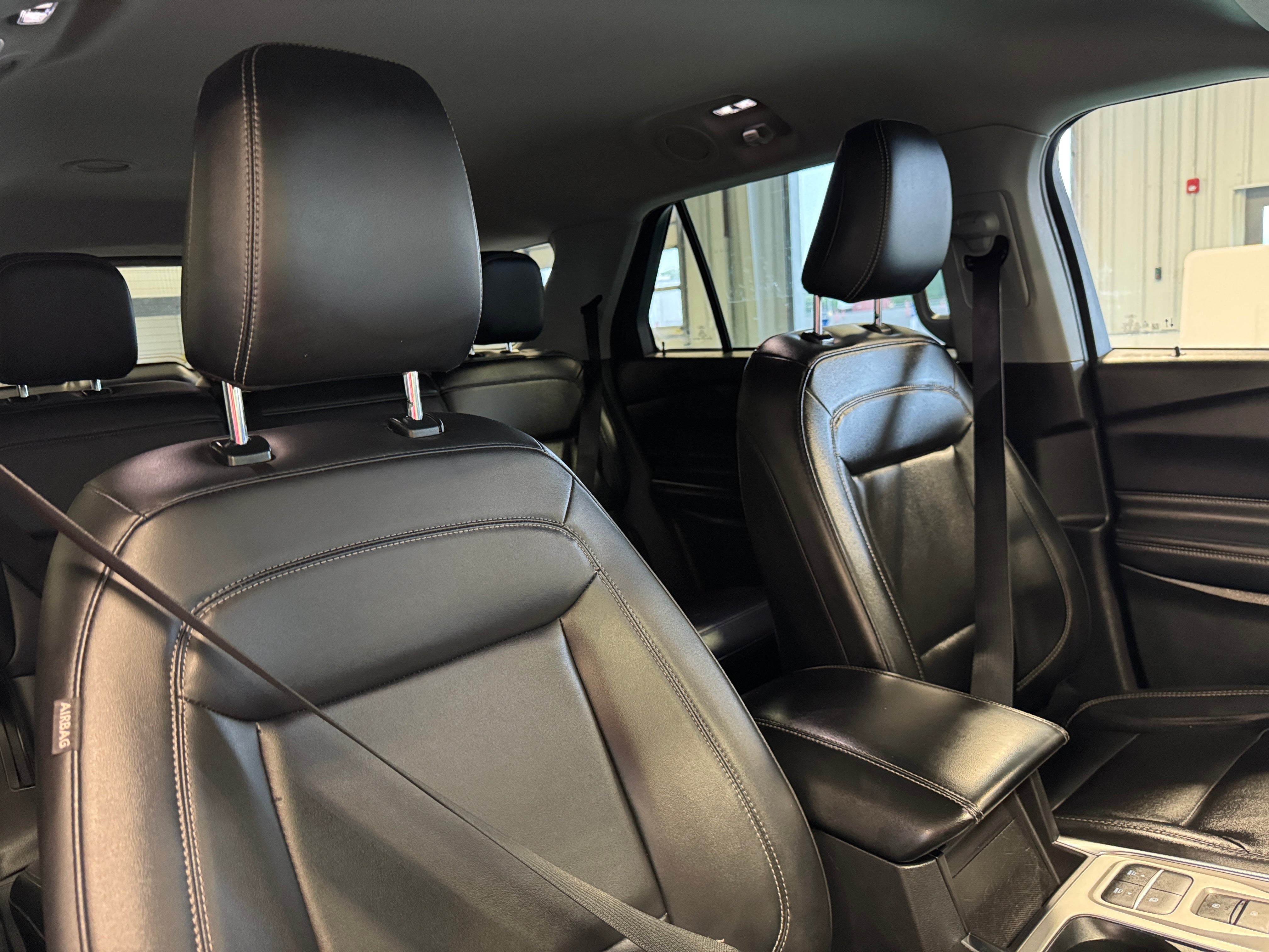 2023 Ford Explorer XLT 2