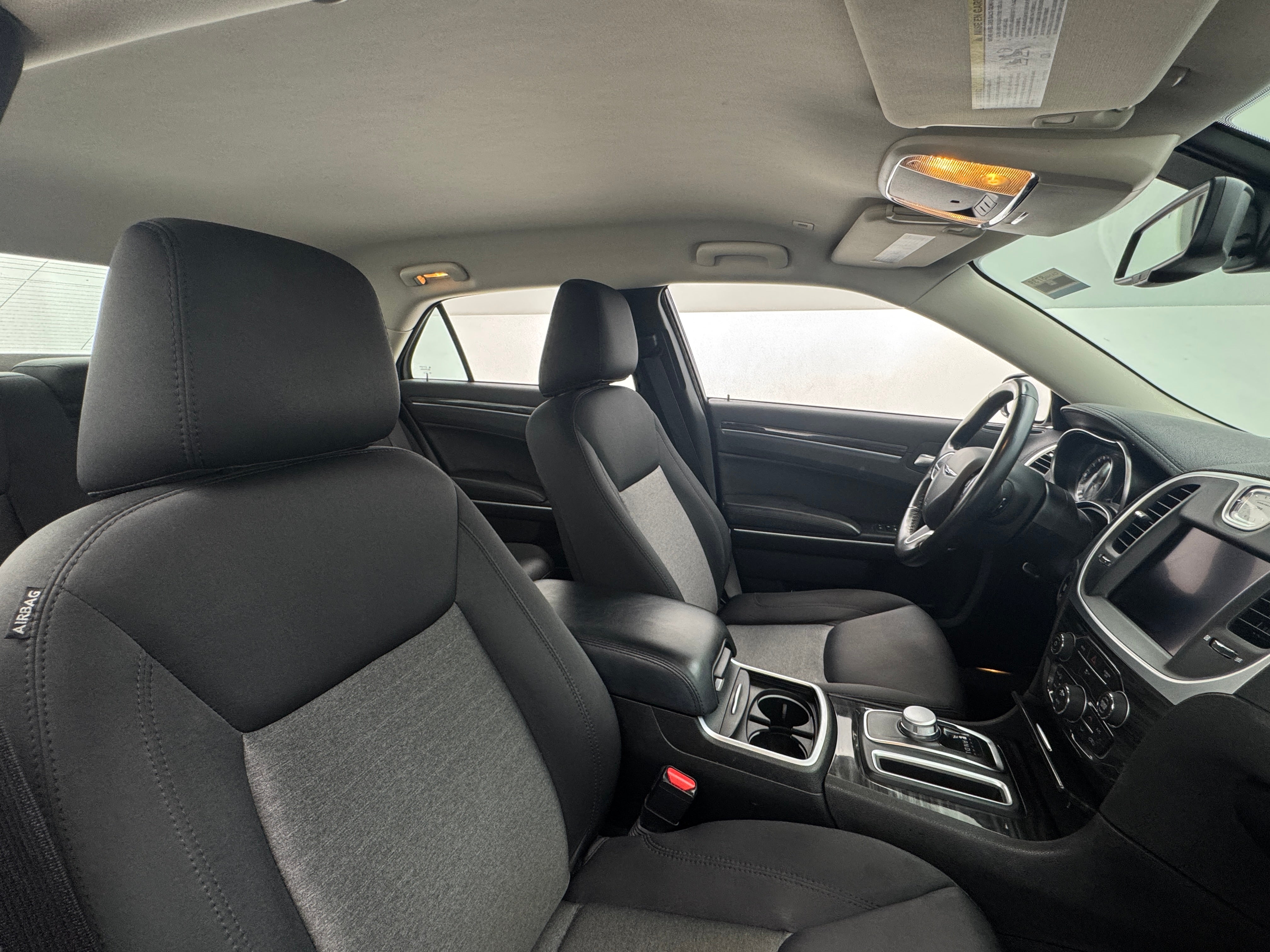 2022 Chrysler 300 Touring 2