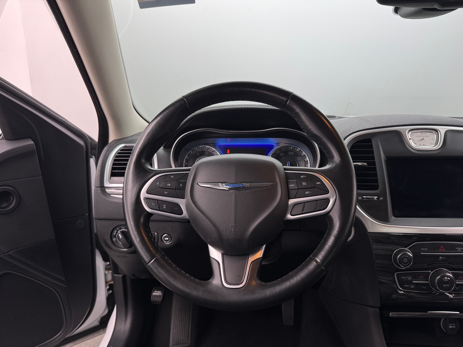 Thumbnail: 2022 Chrysler 300 - 5