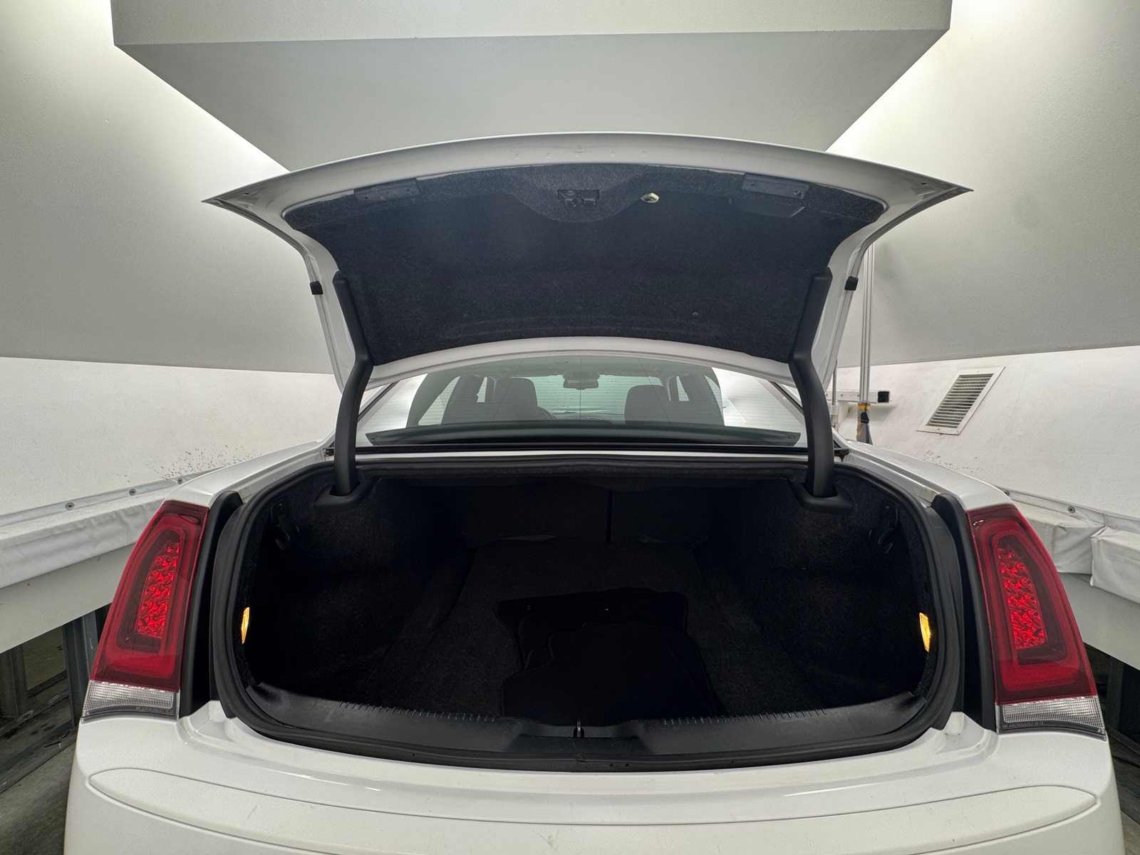 Thumbnail: 2022 Chrysler 300 - 7