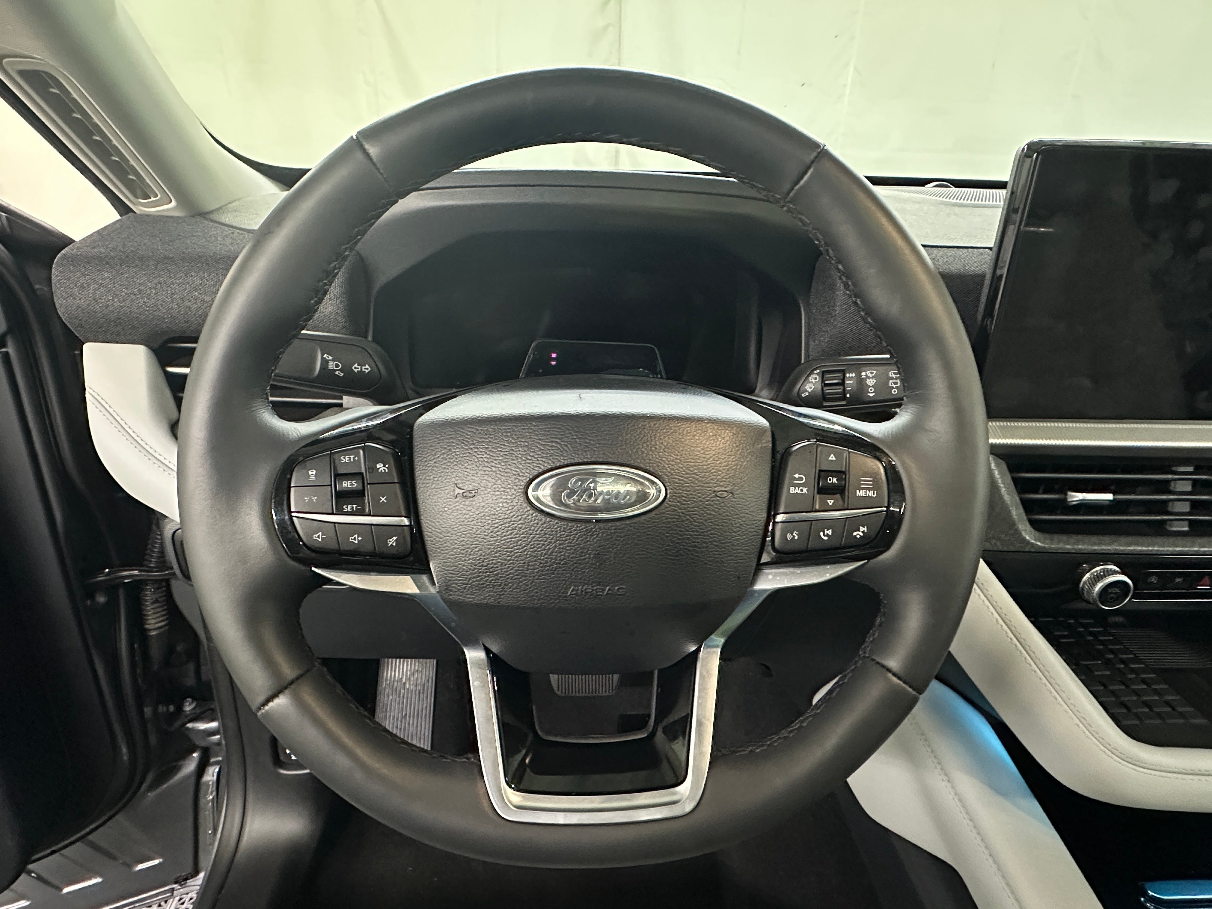 2025 Ford Explorer Platinum 4