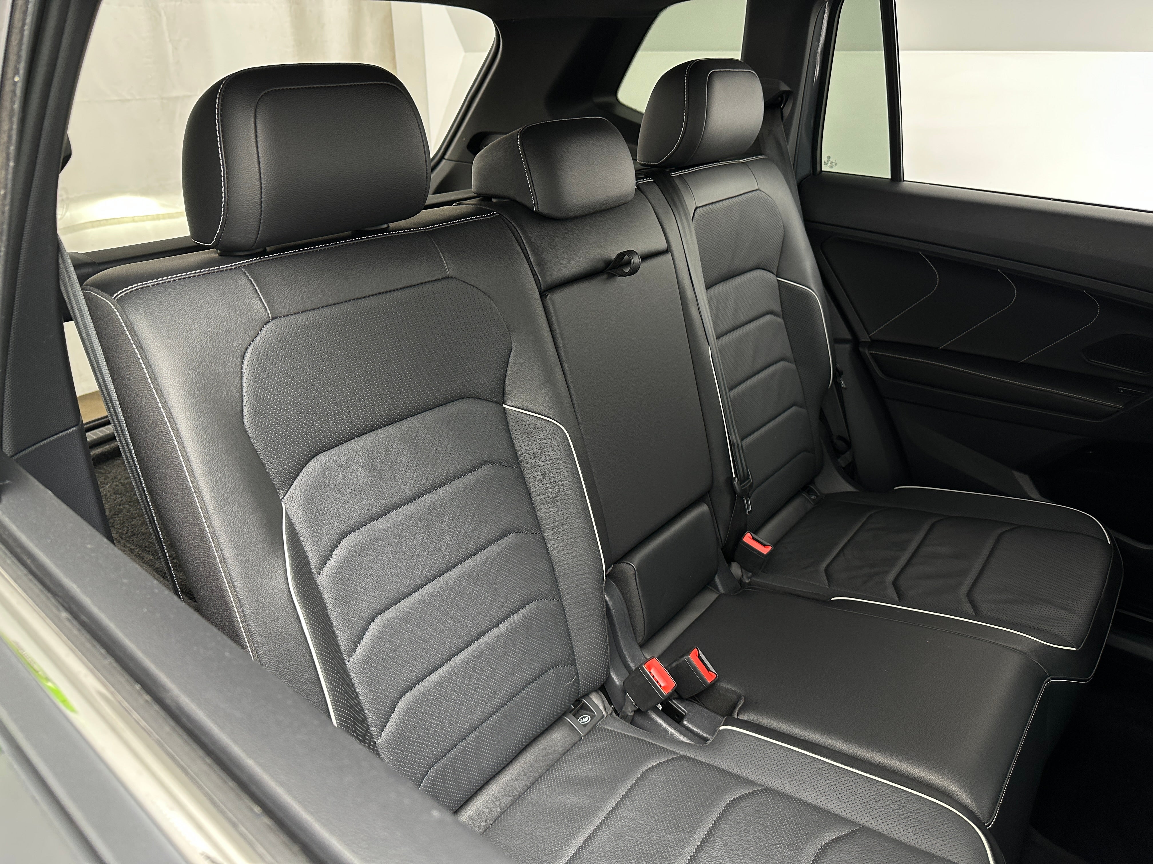 2022 Volkswagen Tiguan SE R-Line 5