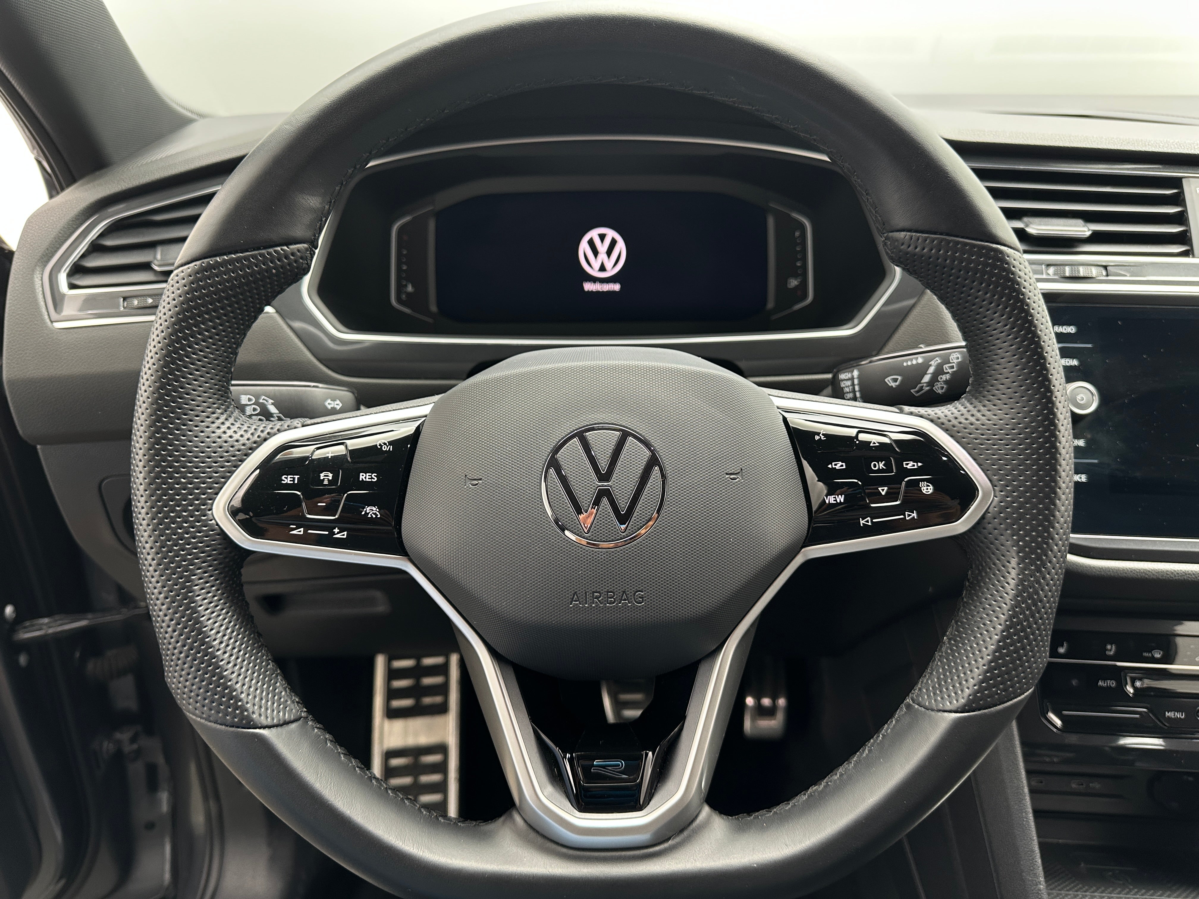 2022 Volkswagen Tiguan SE R-Line 4