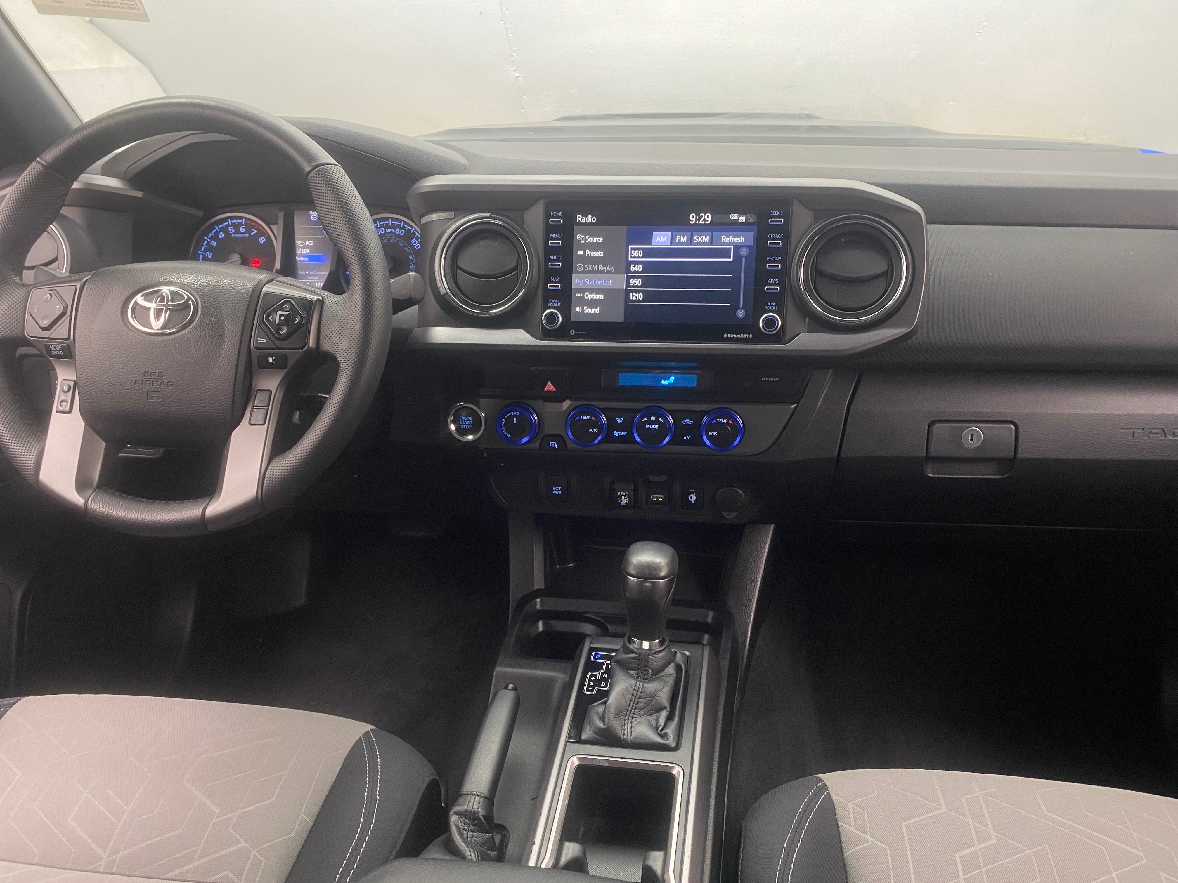 2021 Toyota Tacoma TRD Sport 3